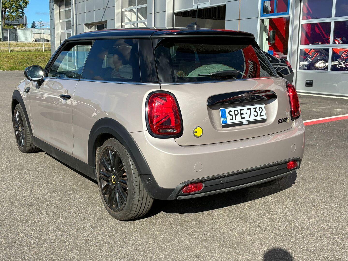 Mini - Cooper - Cooper SE Essential - Viistoperä