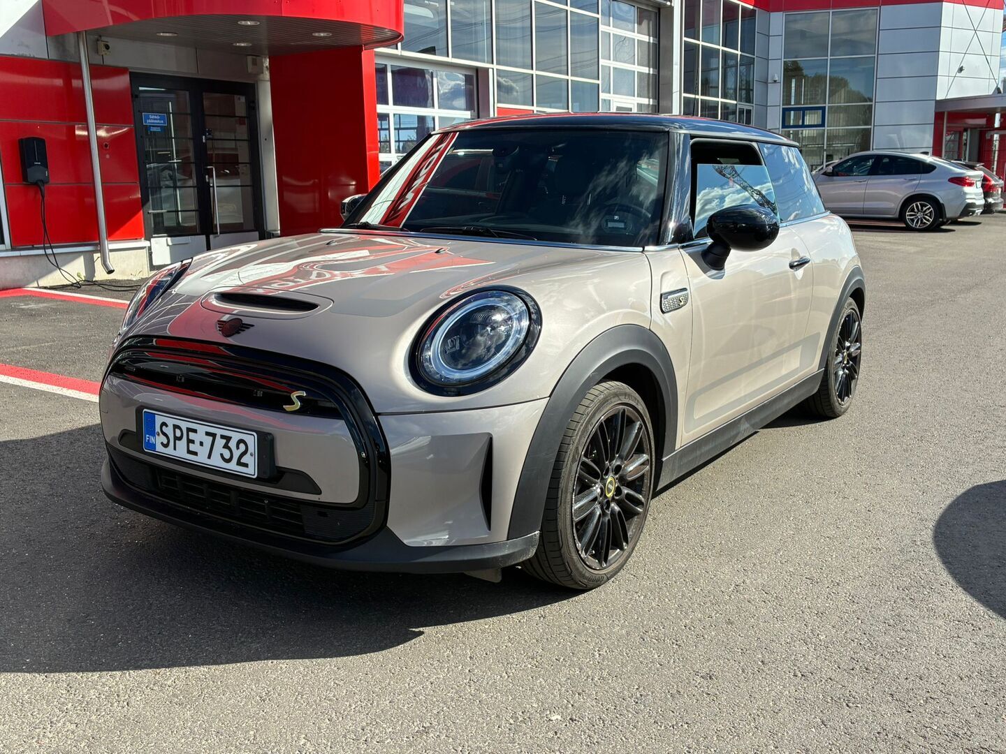Mini - Cooper - Cooper SE Essential - Viistoperä