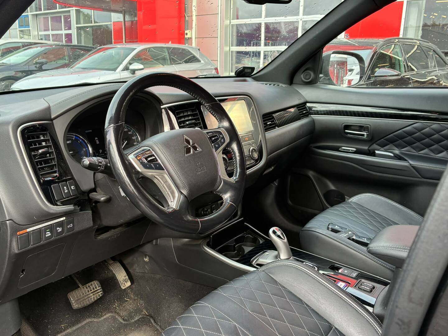 Mitsubishi - OUTLANDER PHEV - 13.8 kWh Instyle Business 4WD 5P - Farmari