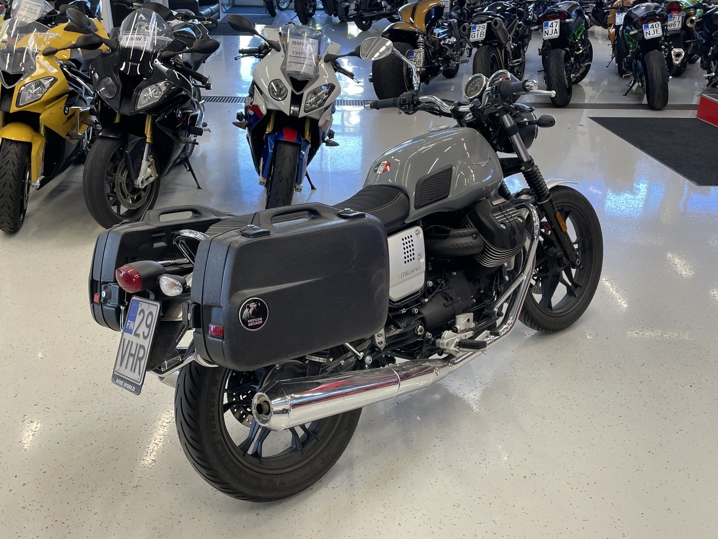 Moto Guzzi - V7 - lll Milano // Juuri saapunut! / Laukut / Huoltokirja // - Moottoripyörä