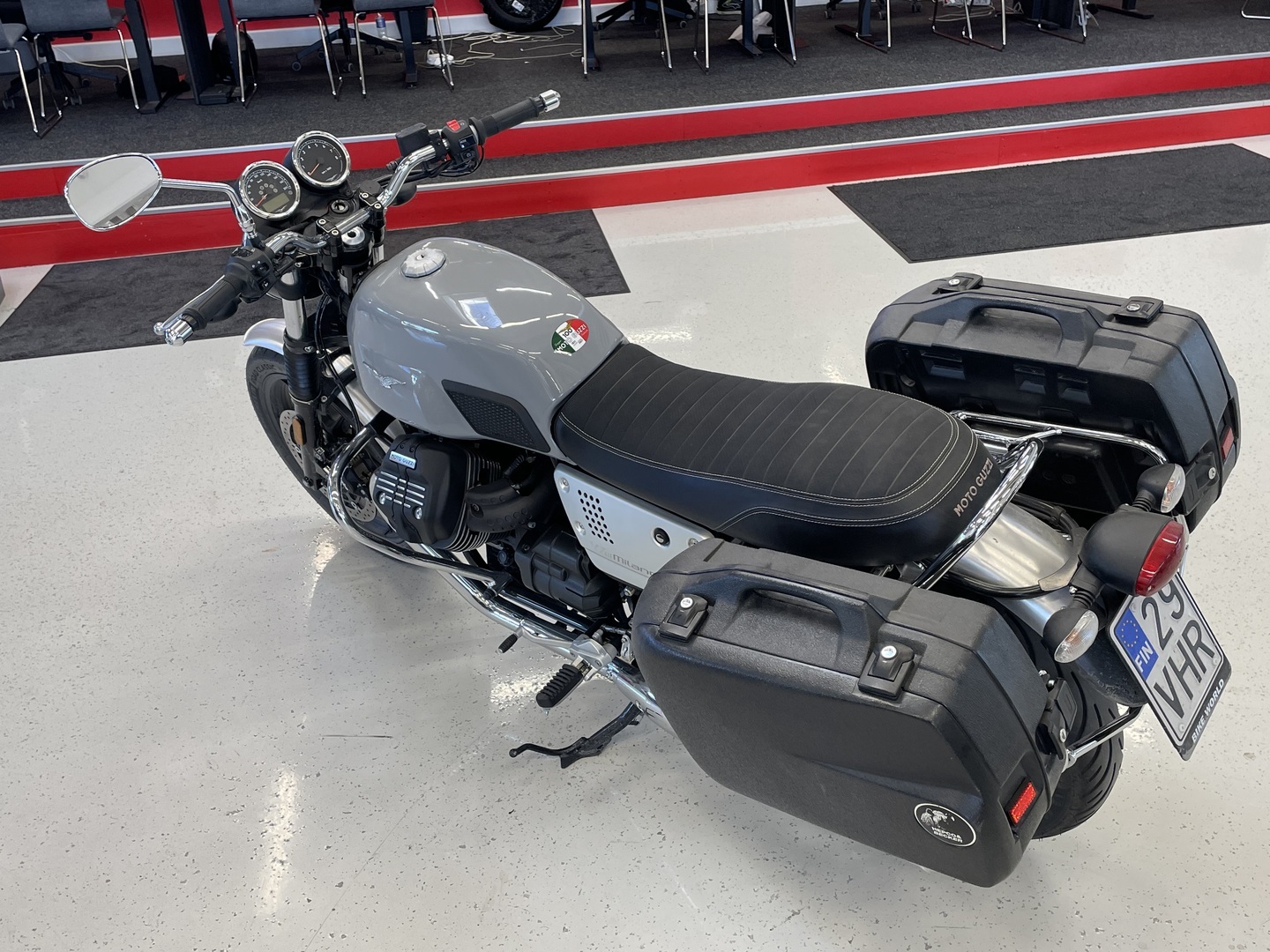 Moto Guzzi - V7 - lll Milano // Juuri saapunut! / Laukut / Huoltokirja // - Moottoripyörä