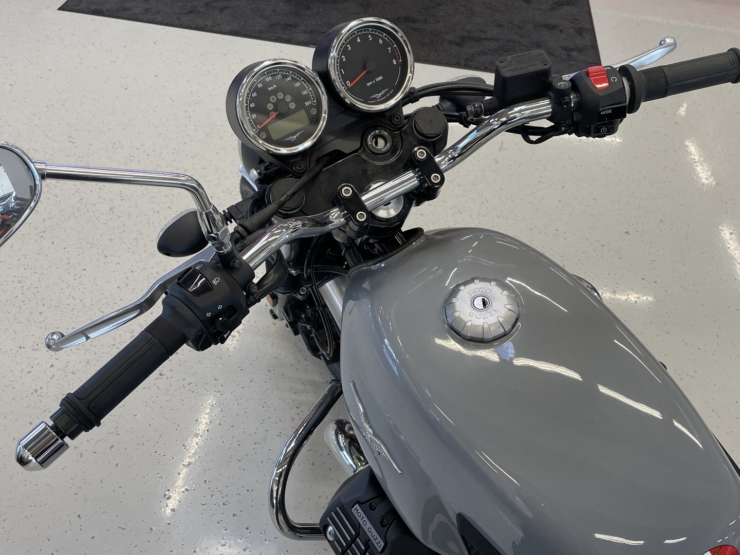 Moto Guzzi - V7 - lll Milano // Juuri saapunut! / Laukut / Huoltokirja // - Moottoripyörä