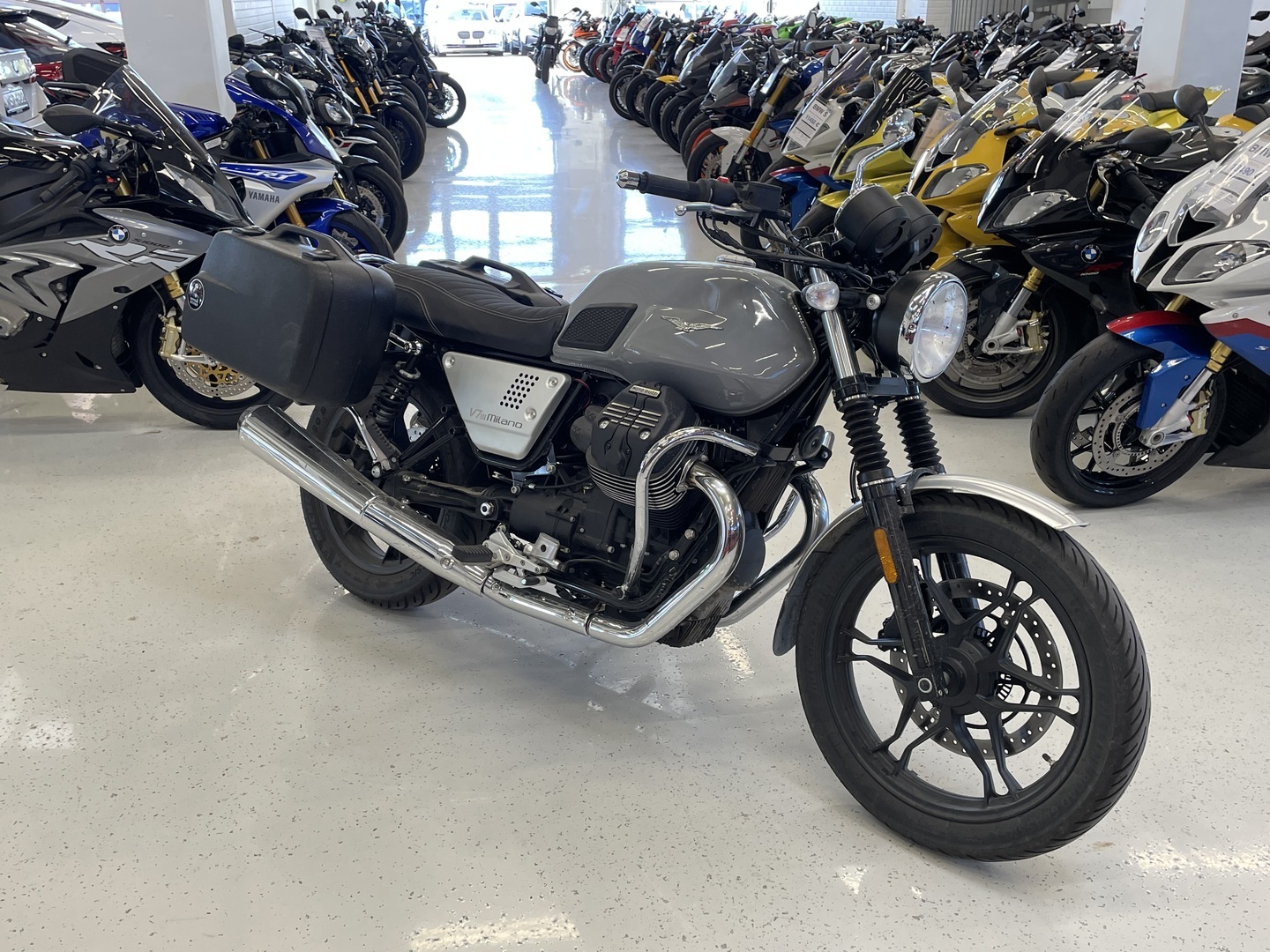 Moto Guzzi - V7 - lll Milano // Juuri saapunut! / Laukut / Huoltokirja // - Moottoripyörä