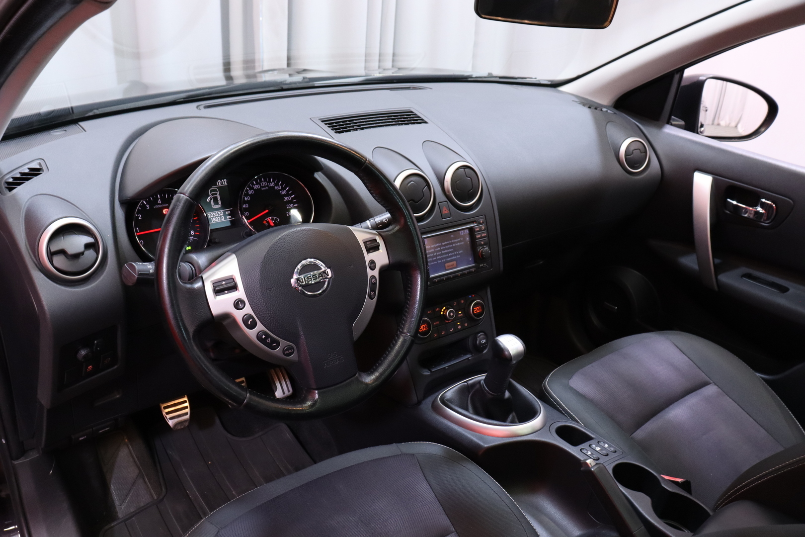 Nissan - Qashqai+2 - 1,6L Stop / Start System Tekna 2WD 5M/T 17" MY11 - Maastoauto