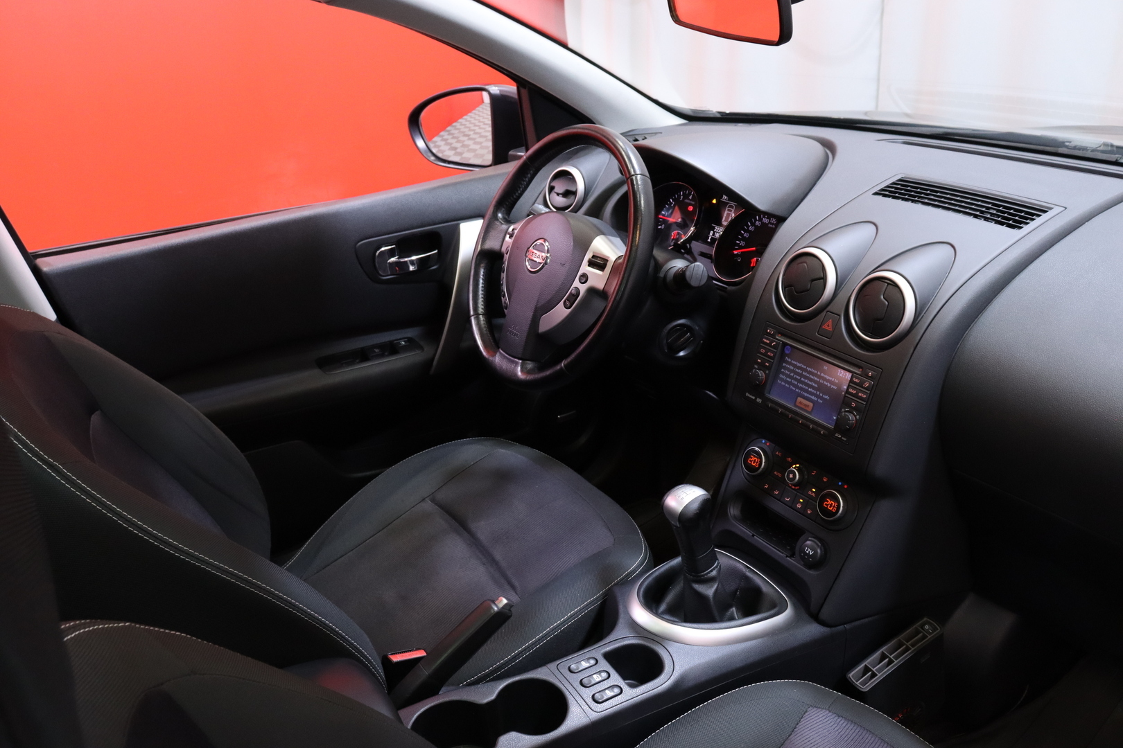Nissan - Qashqai+2 - 1,6L Stop / Start System Tekna 2WD 5M/T 17" MY11 - Maastoauto