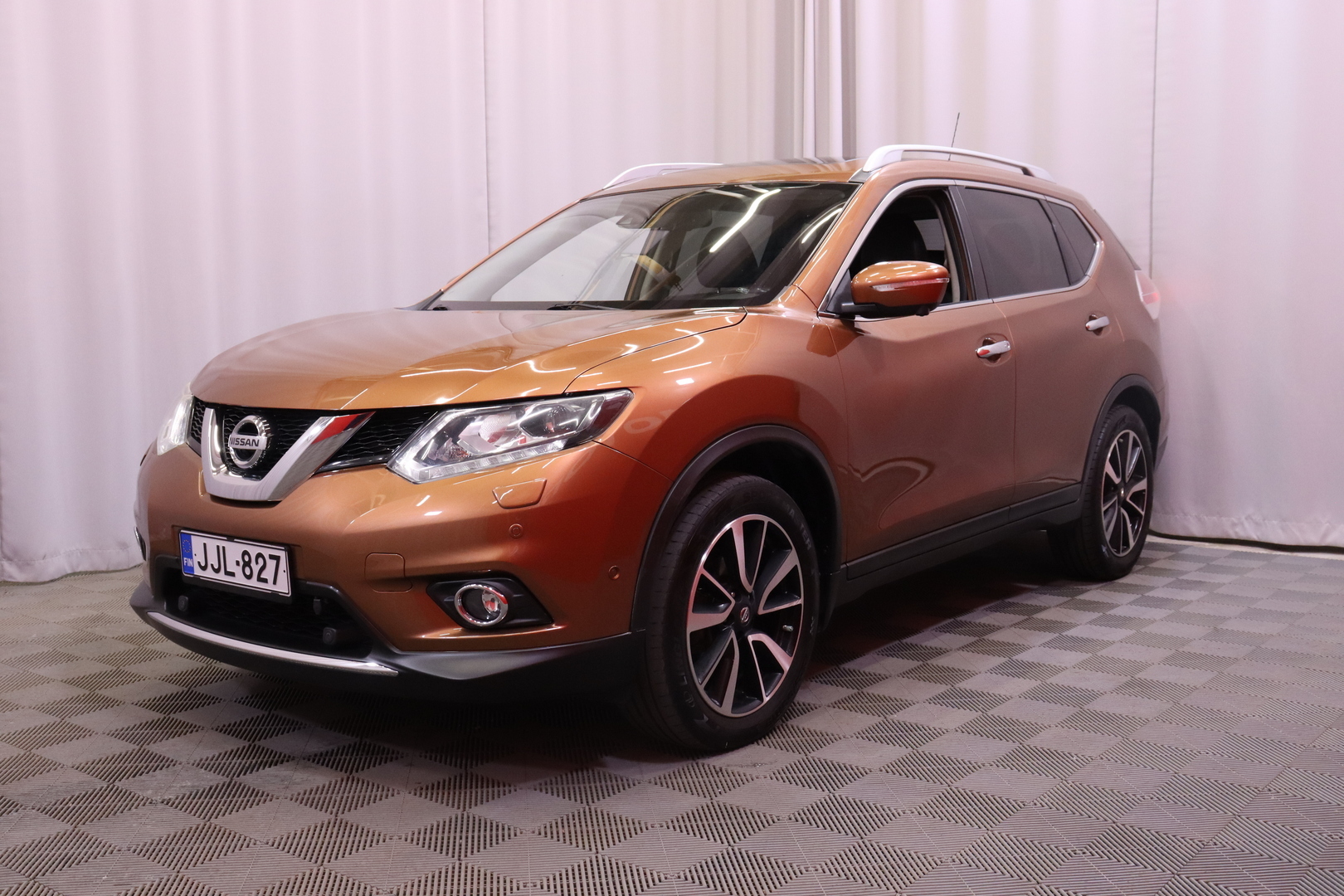 Nissan - X-Trail - dCi 130 Tekna 2WD Xtronic Moonroof - Maastoauto