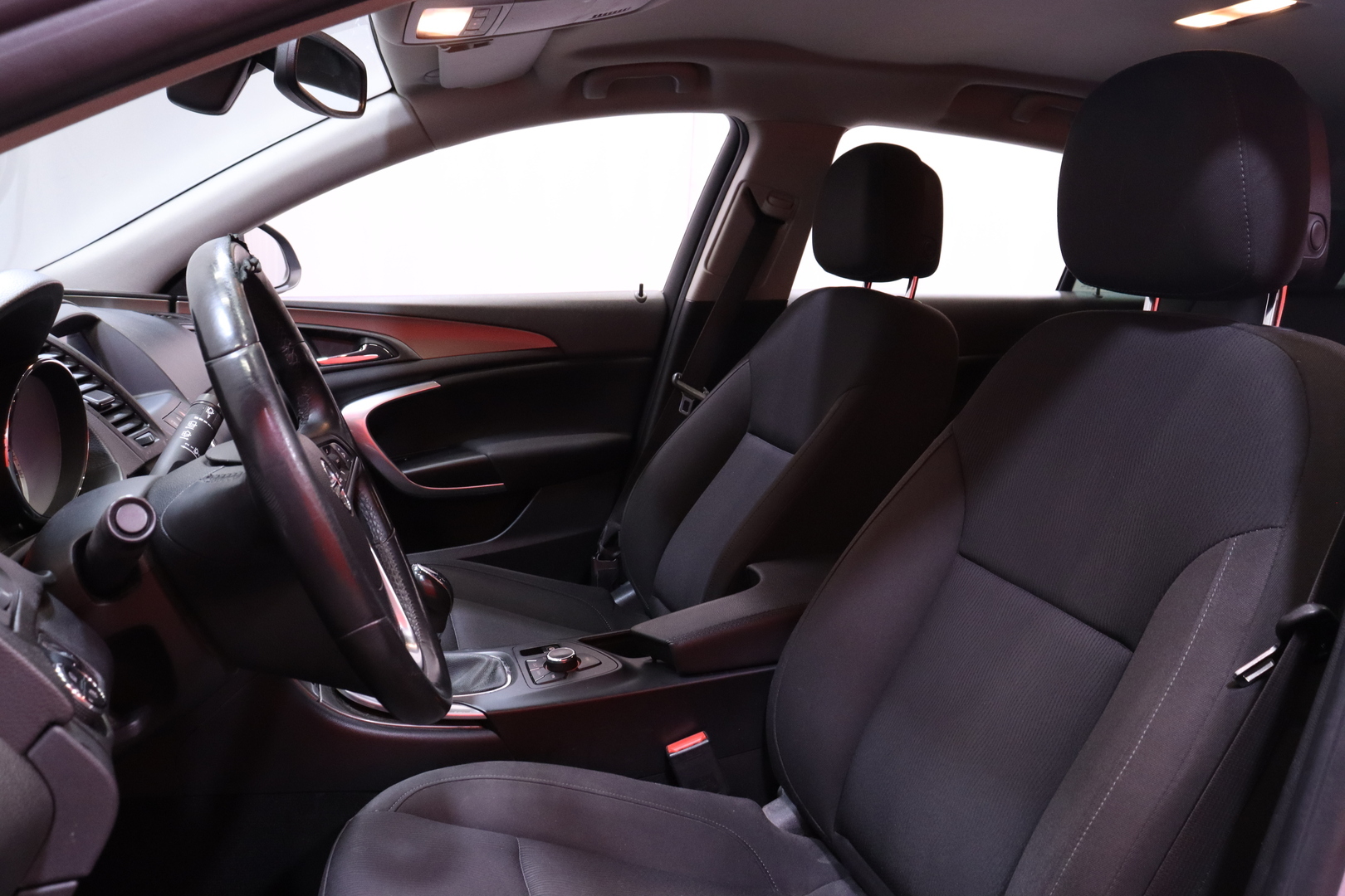 Opel - Insignia - Sports Tourer Black&White Edition 1,4 Turbo ecoFLEX Start/Stop 103kW MT6 - Farmari