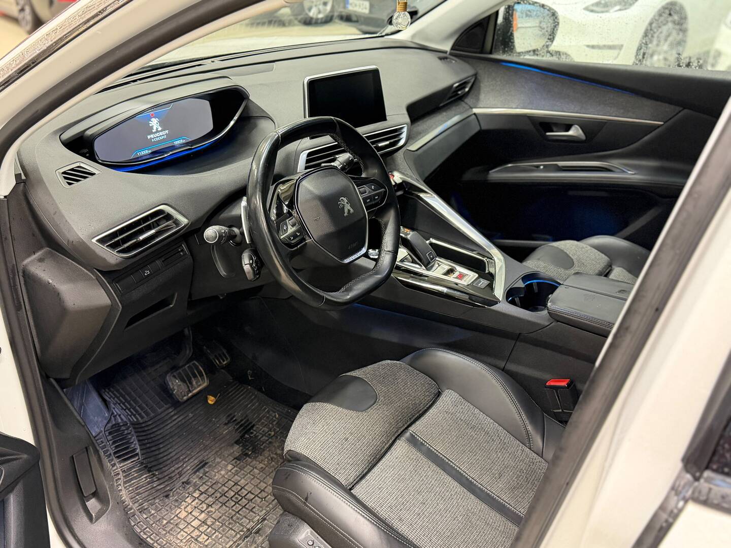 Peugeot - 3008 - Allure PureTech 130 Automaatti - Maastoauto