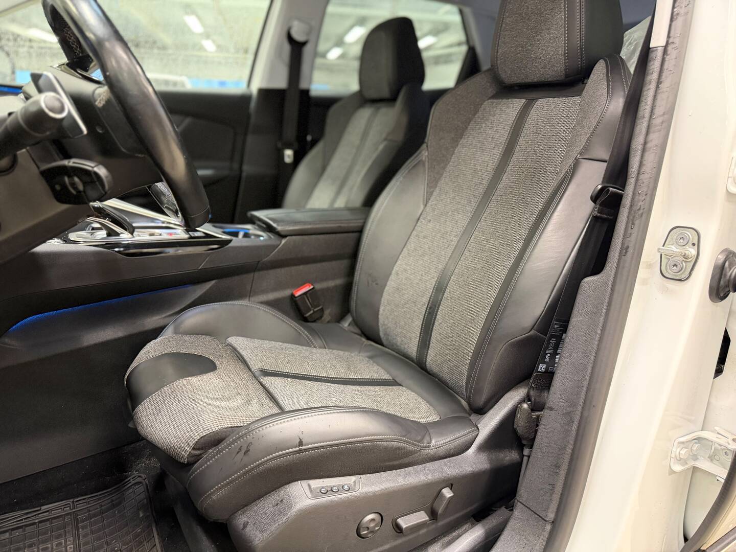 Peugeot - 3008 - Allure PureTech 130 Automaatti - Maastoauto