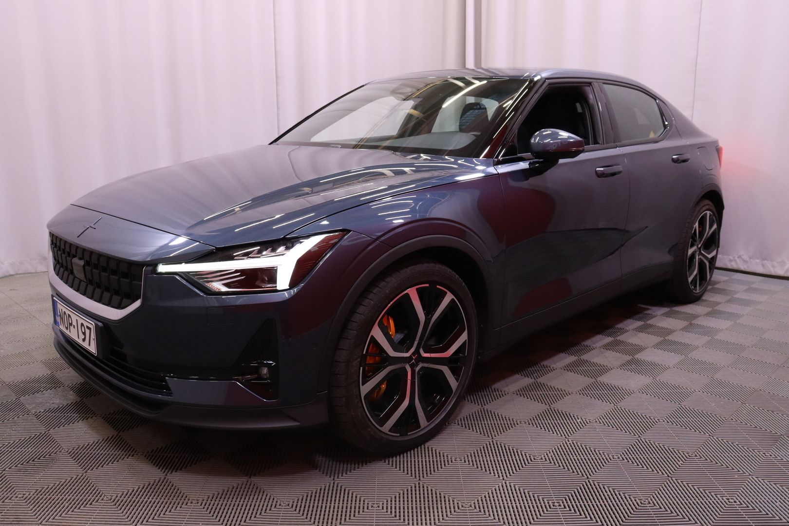 Polestar - 2 - Launch Edition Performance, 300kW, 78kWh - Viistoperä