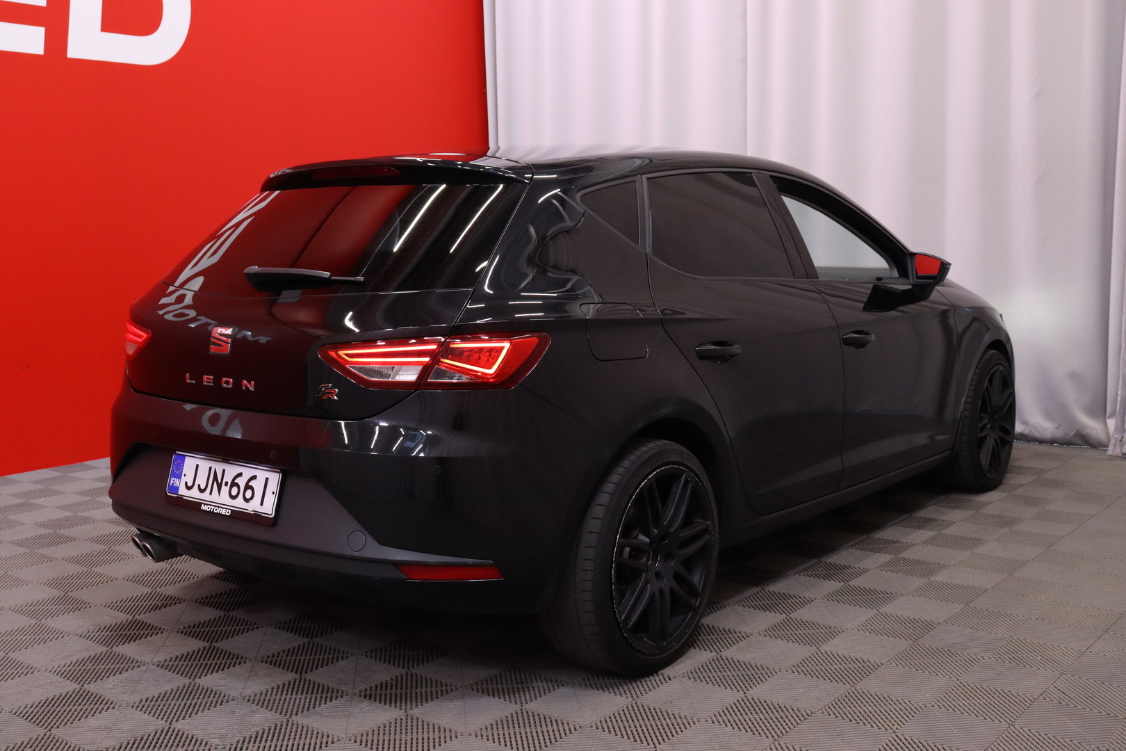 Seat Leon 2,0 TDi 184 FR DSG 2015, kuva 2/32