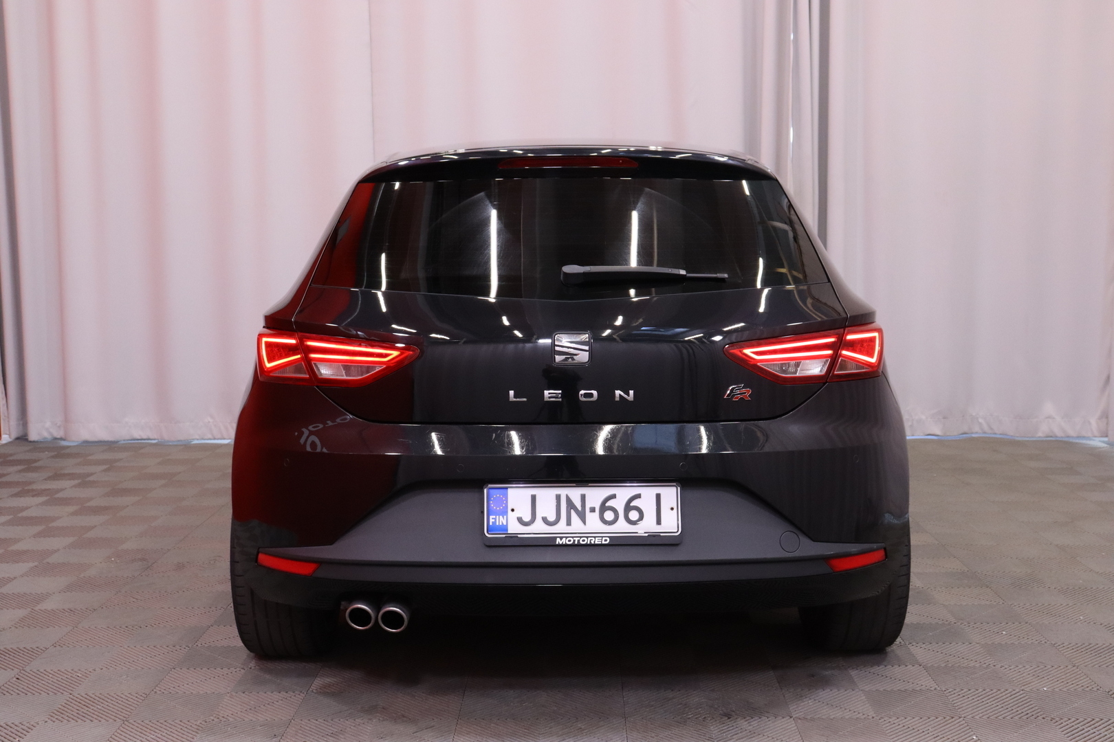 Seat Leon 2,0 TDi 184 FR DSG 2015, kuva 4/32