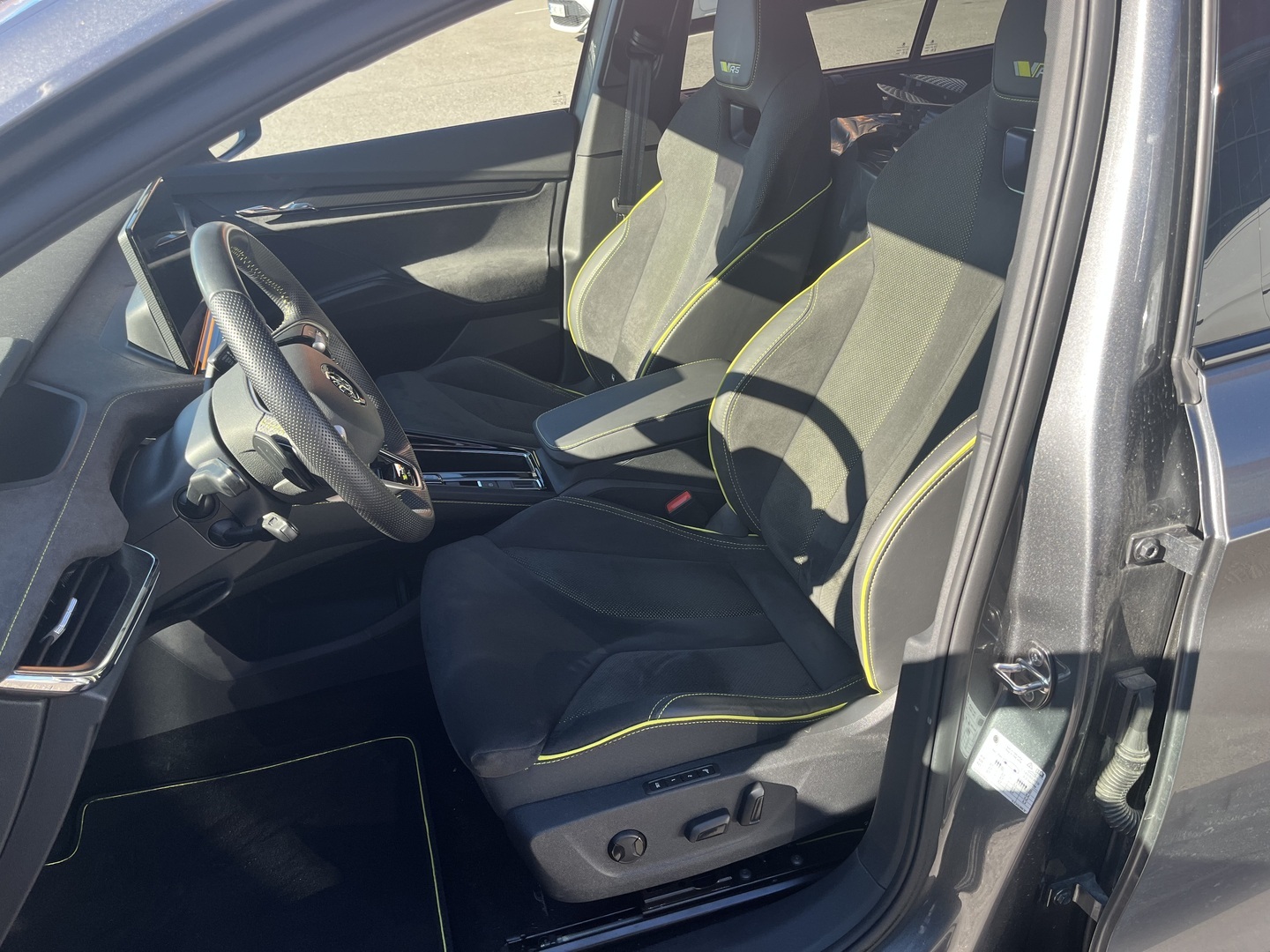 Skoda - Enyaq - 85x 4x4 RS BusinessLine - Maastoauto