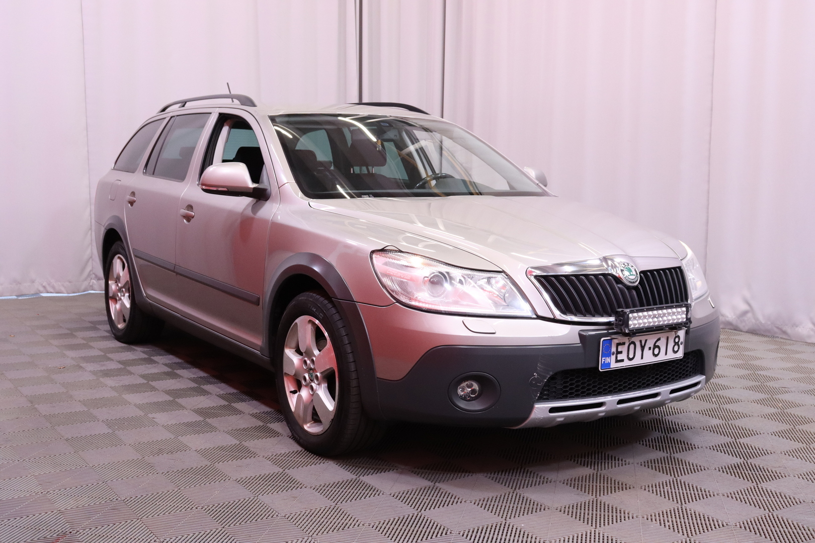 Skoda - Octavia - Combi 2,0 TDI 140 4x4 Scout DSG Autom. - Farmari