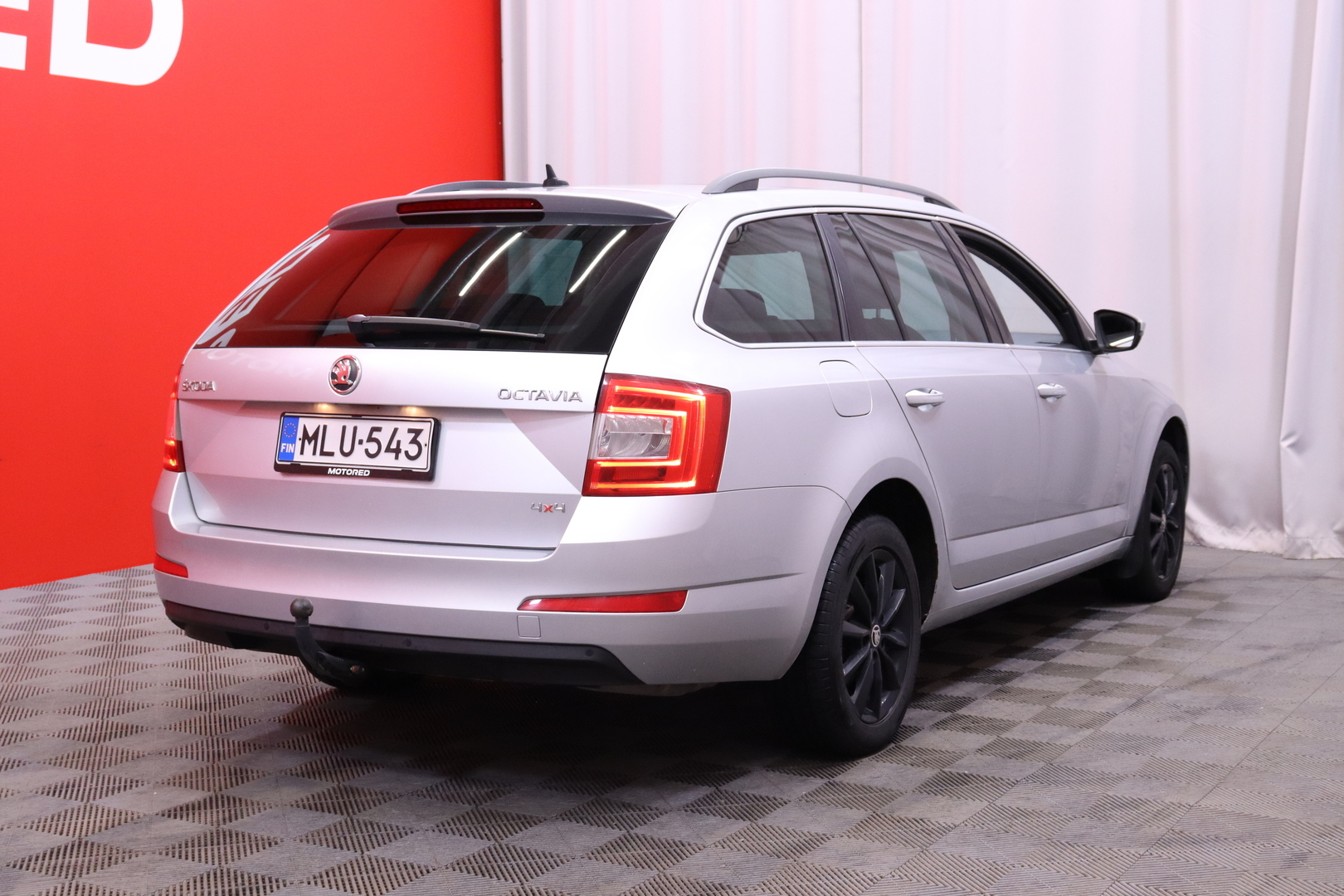Skoda - Octavia - Combi 1,8 TSI 4x4 Elegance DSG Autom. - Farmari