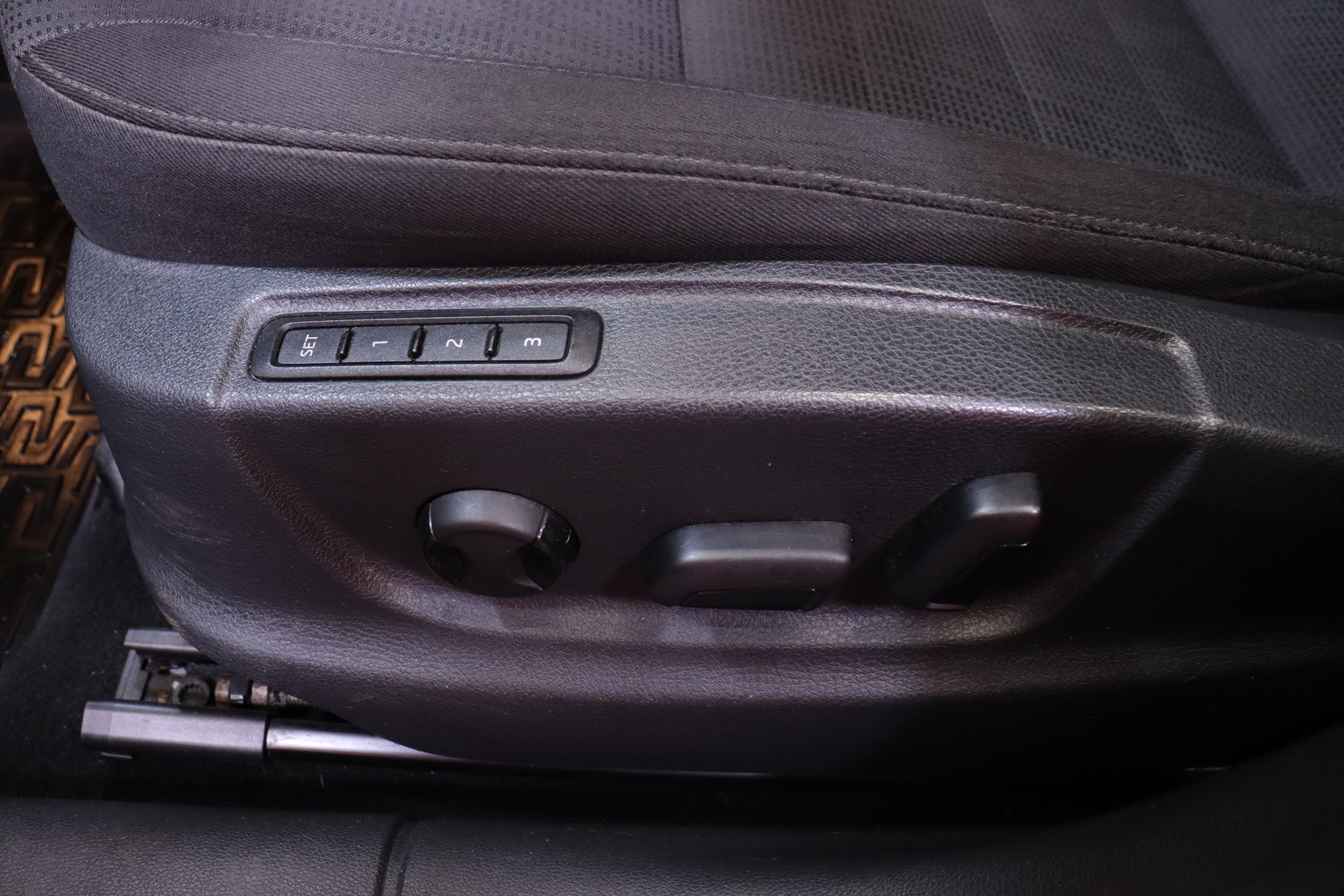 Skoda - Octavia - Combi 1,8 TSI 4x4 Elegance DSG Autom. - Farmari