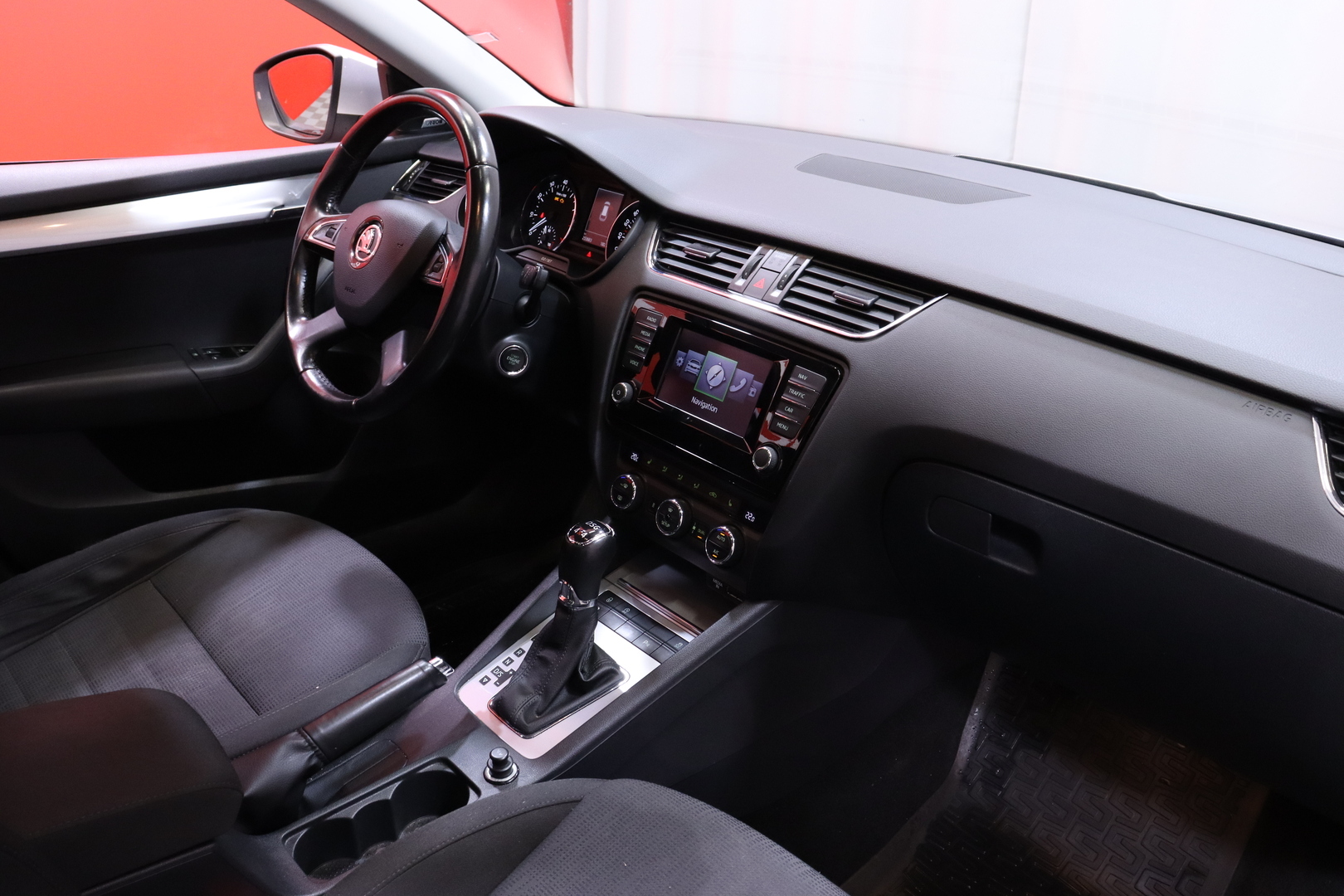 Skoda - Octavia - Combi 1,8 TSI 4x4 Elegance DSG Autom. - Farmari