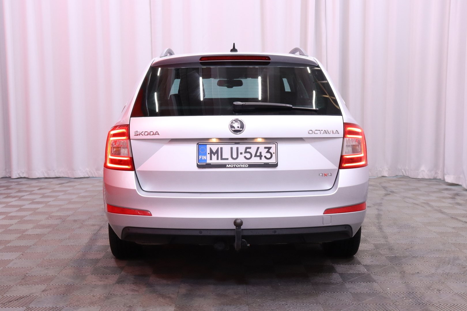 Skoda - Octavia - Combi 1,8 TSI 4x4 Elegance DSG Autom. - Farmari