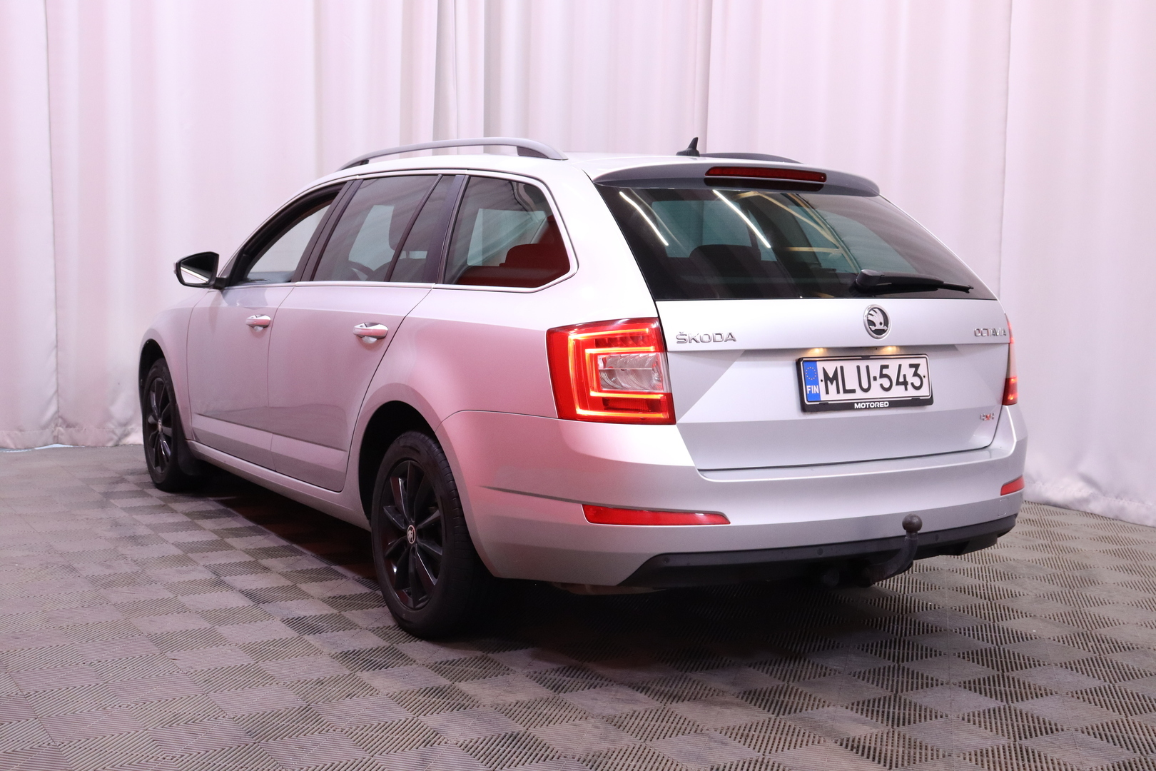 Skoda - Octavia - Combi 1,8 TSI 4x4 Elegance DSG Autom. - Farmari