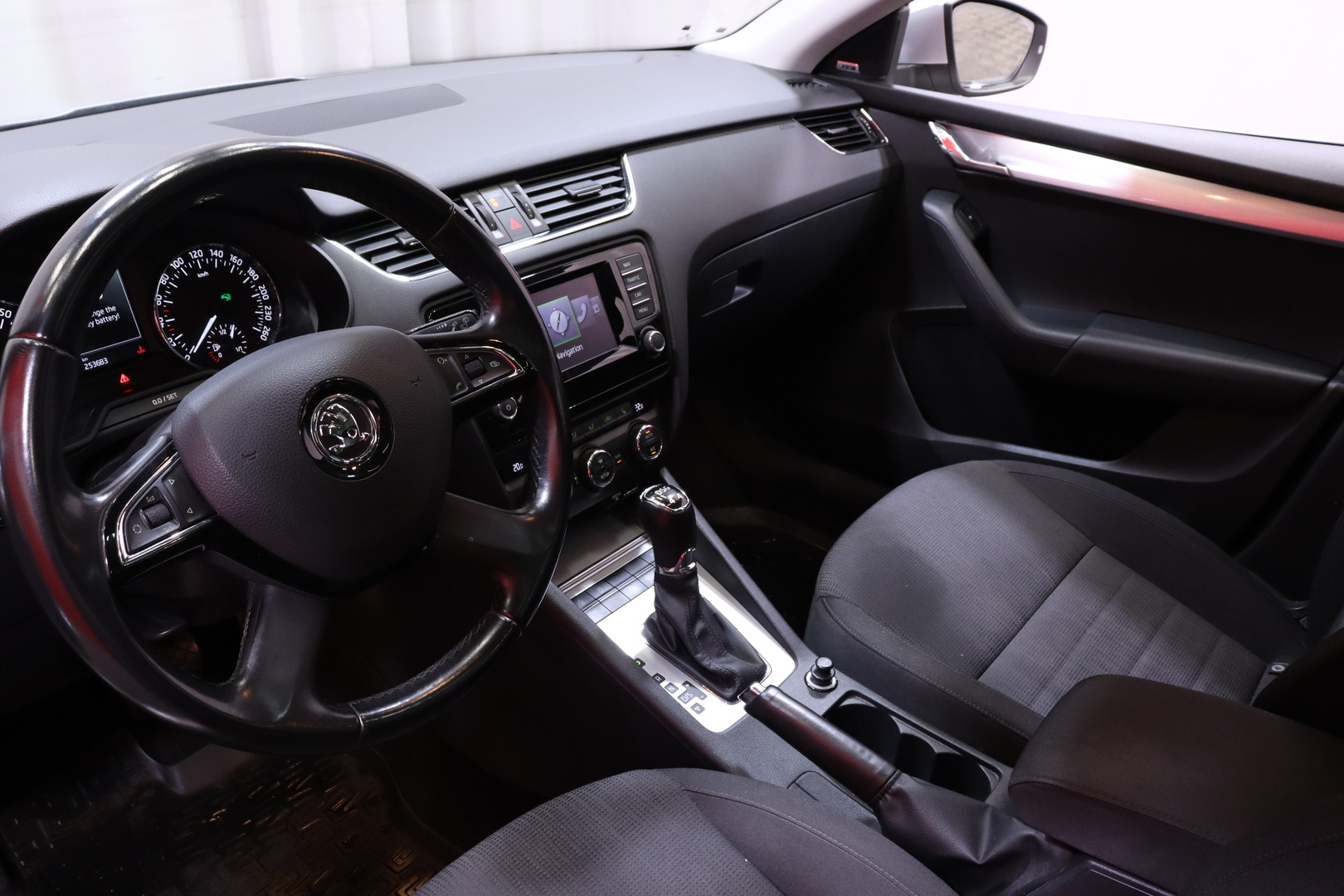 Skoda - Octavia - Combi 1,8 TSI 4x4 Elegance DSG Autom. - Farmari