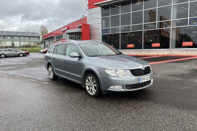 Skoda - Superb - Combi 2,0 TDI 140 4x4 Elegance DSG Autom. - Farmari