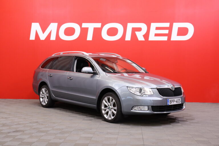 Skoda - Superb - Combi 2,0 TDI 140 4x4 Elegance DSG Autom. - Farmari