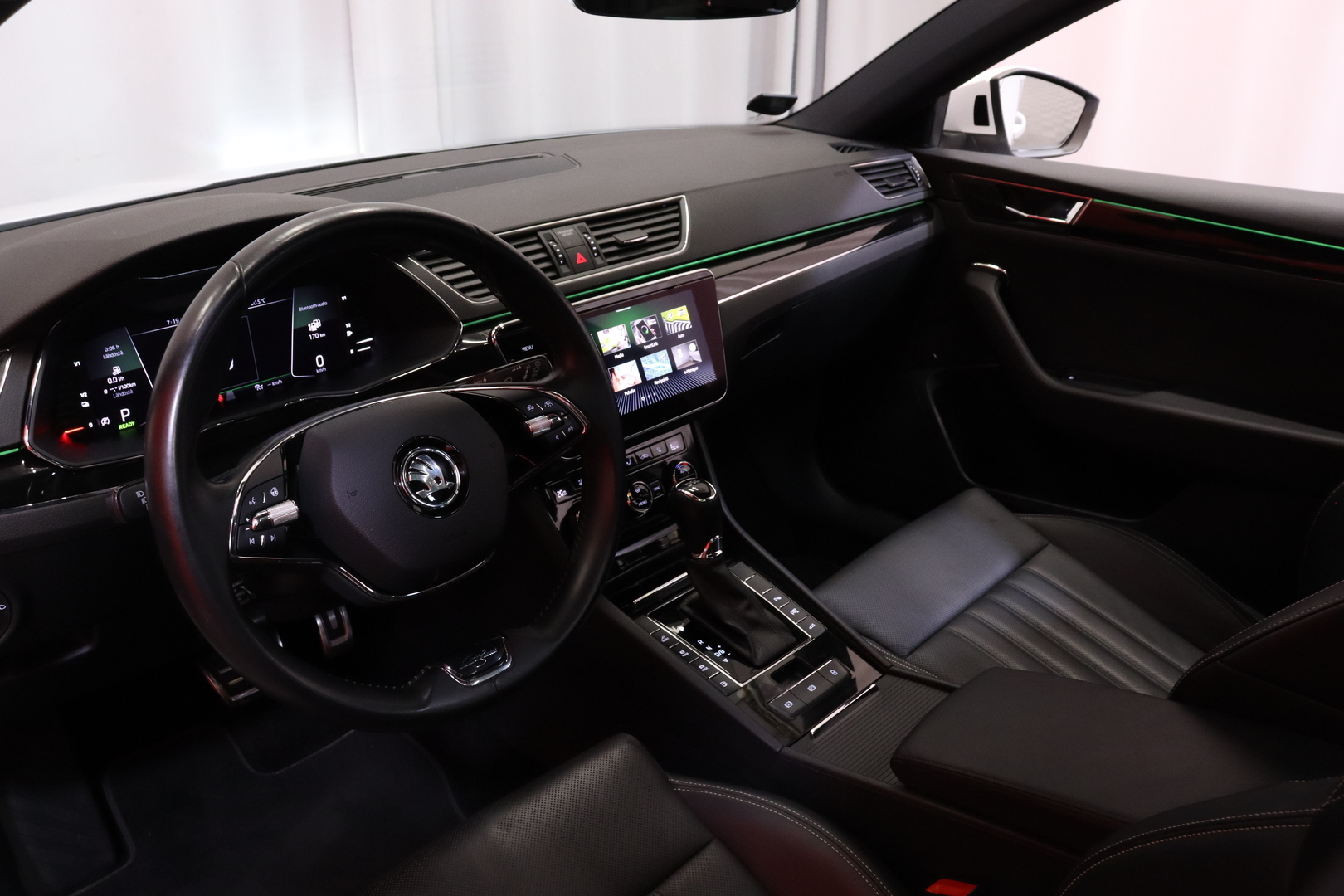 Skoda - Superb - Combi 1,4 TSI PHEV L&K iV DSG Autom. - Farmari