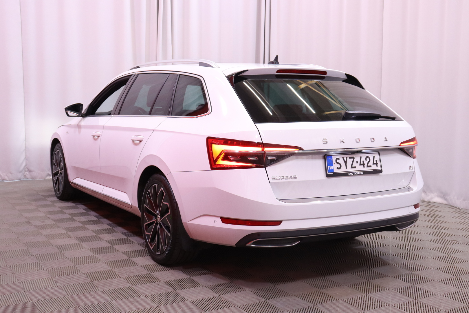 Skoda - Superb - Combi 1,4 TSI PHEV L&K iV DSG Autom. - Farmari