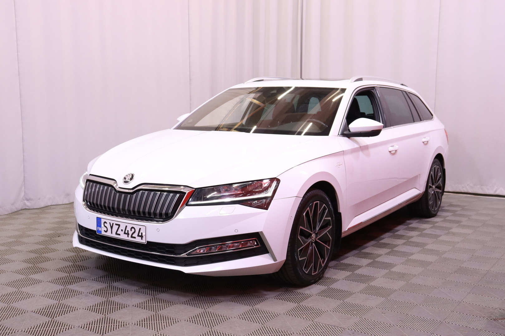 Skoda - Superb - Combi 1,4 TSI PHEV L&K iV DSG Autom. - Farmari