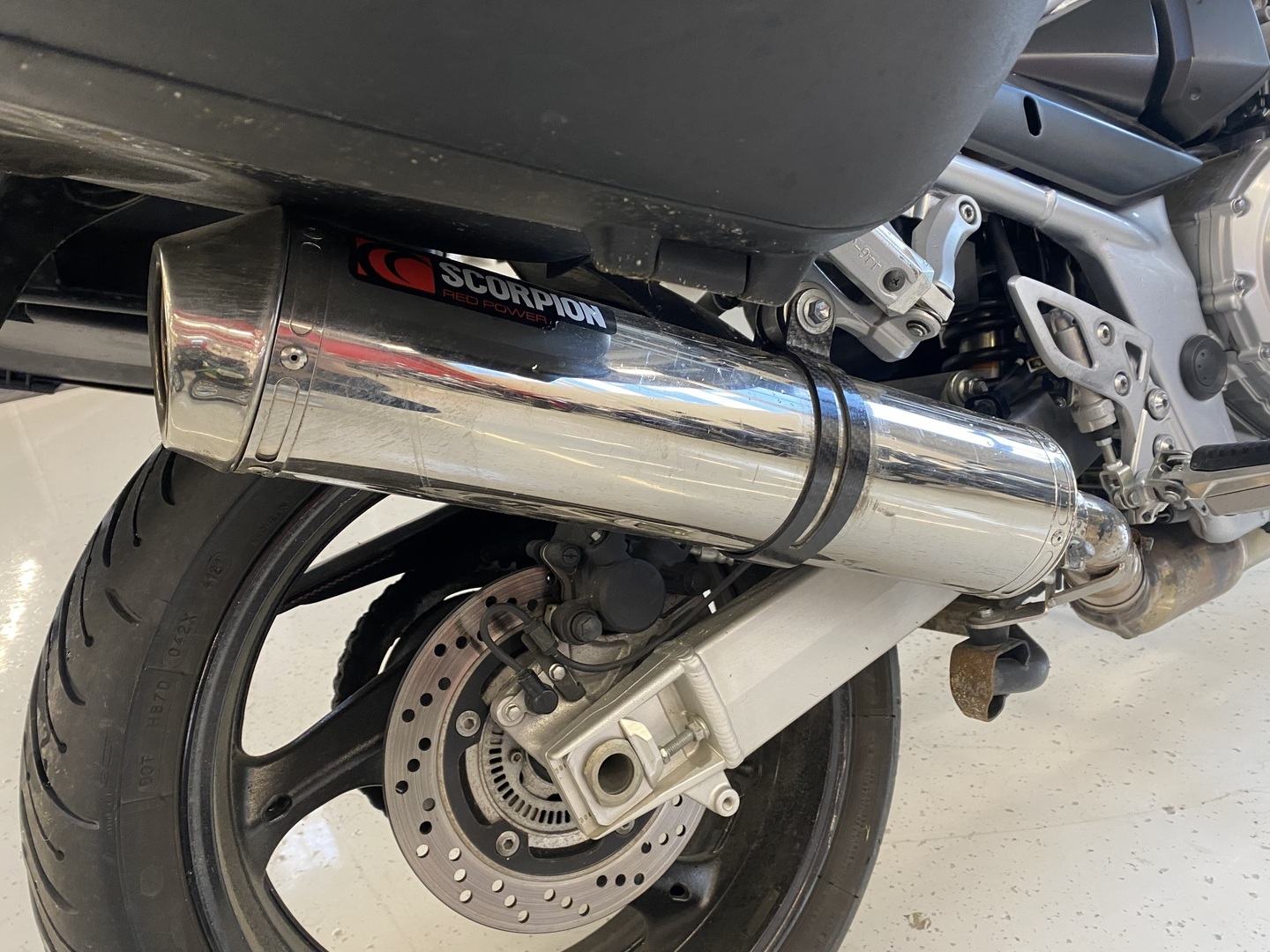 Suzuki - GSF - 1250 SA Bandit ABS // Suomipyörä / Huoltokirja / Scorpion / 2x Laukut // - Moottoripyörä