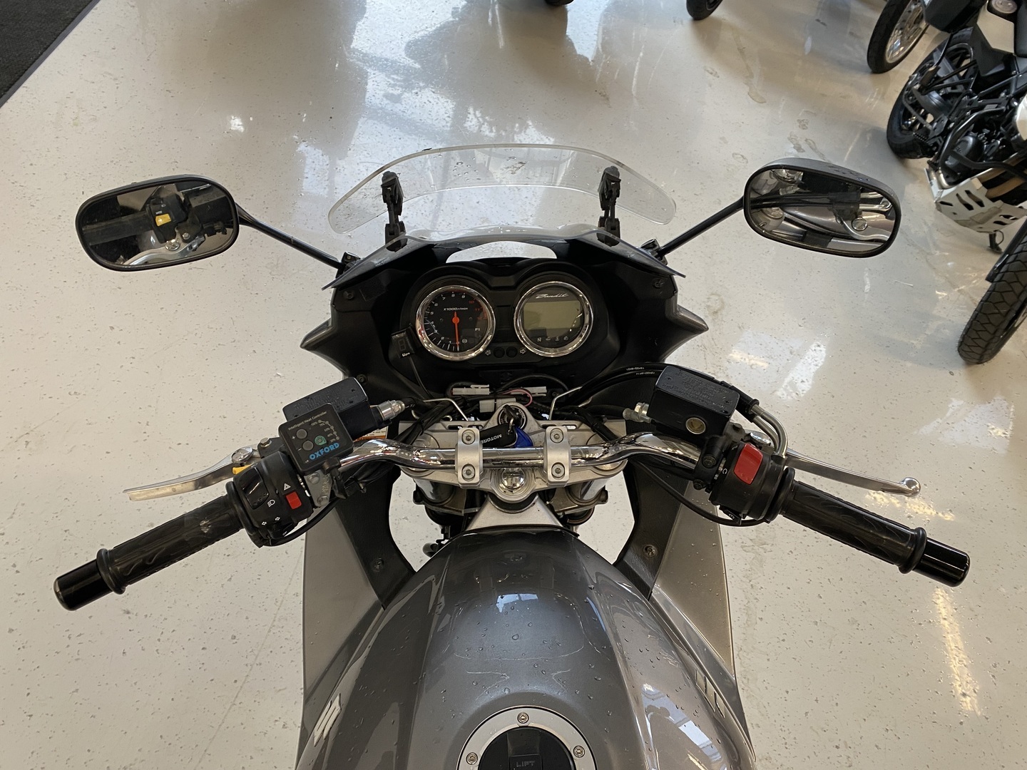 Suzuki - GSF - 1250 SA Bandit ABS // Suomipyörä / Huoltokirja / Scorpion / 2x Laukut // - Moottoripyörä