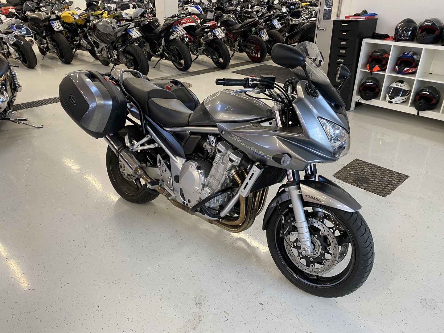Suzuki - GSF - 1250 SA Bandit ABS // Suomipyörä / Huoltokirja / Scorpion / 2x Laukut // - Moottoripyörä