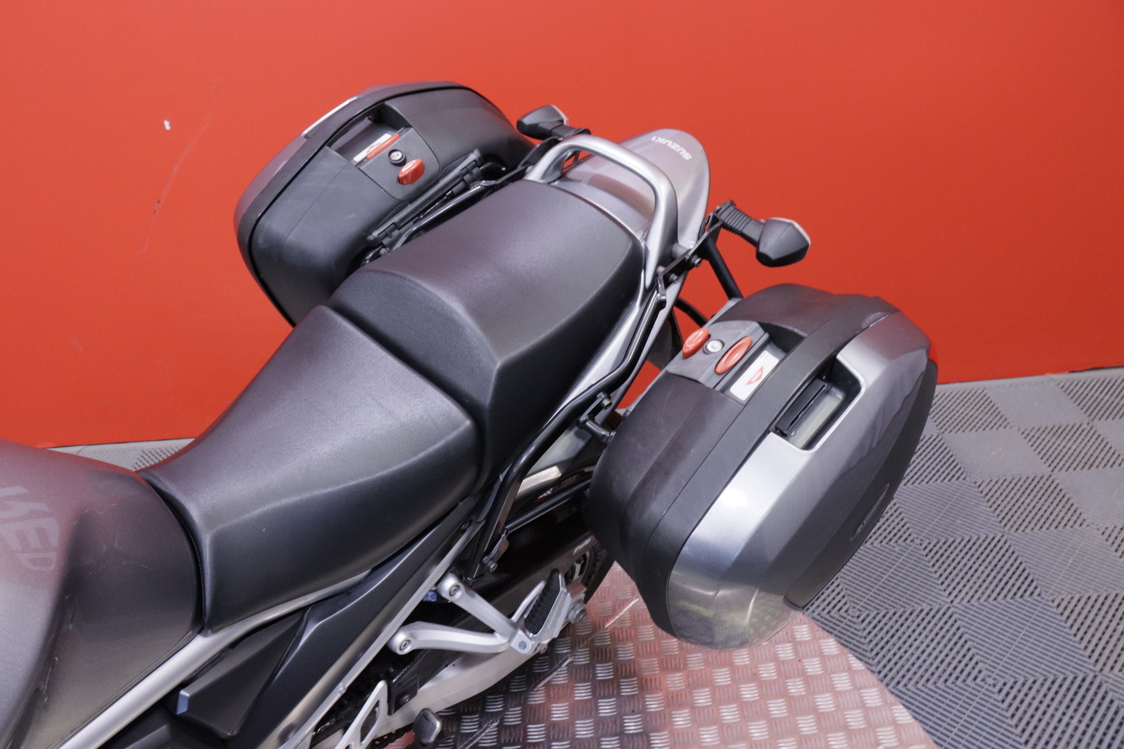 Suzuki - GSF - 1250 SA Bandit ABS // Suomipyörä / Huoltokirja / Scorpion / 2x Laukut // - Moottoripyörä