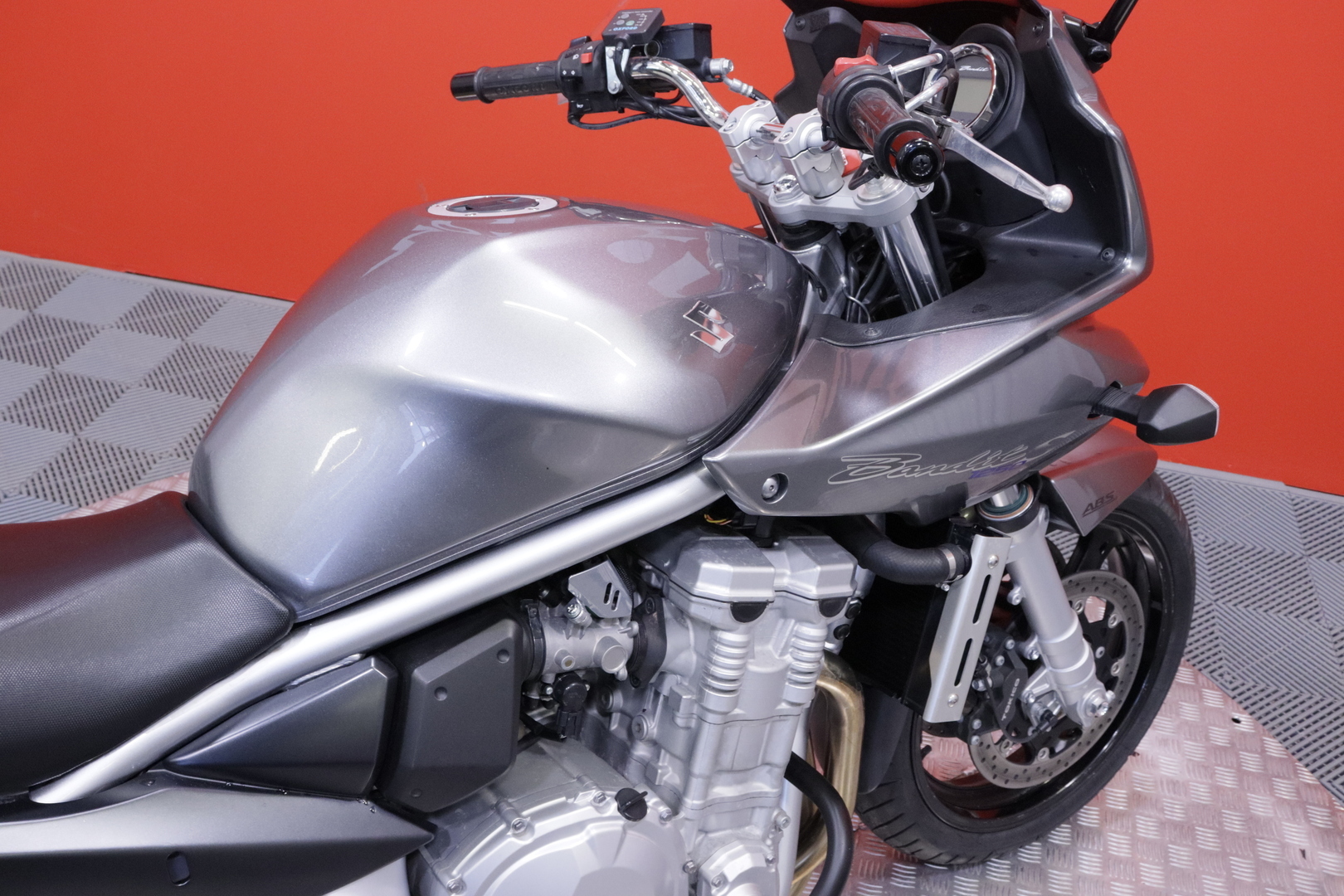 Suzuki - GSF - 1250 SA Bandit ABS // Suomipyörä / Huoltokirja / Scorpion / 2x Laukut // - Moottoripyörä