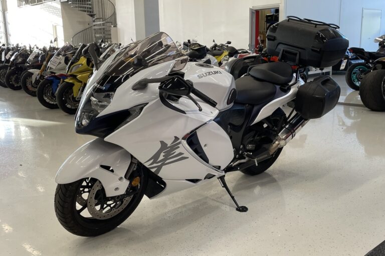 Suzuki - GSX - 1300R Hayabusa // Yoshimura / Huoltokirja / LC / TC / Cruise / 3x Laukut // - Moottoripyörä