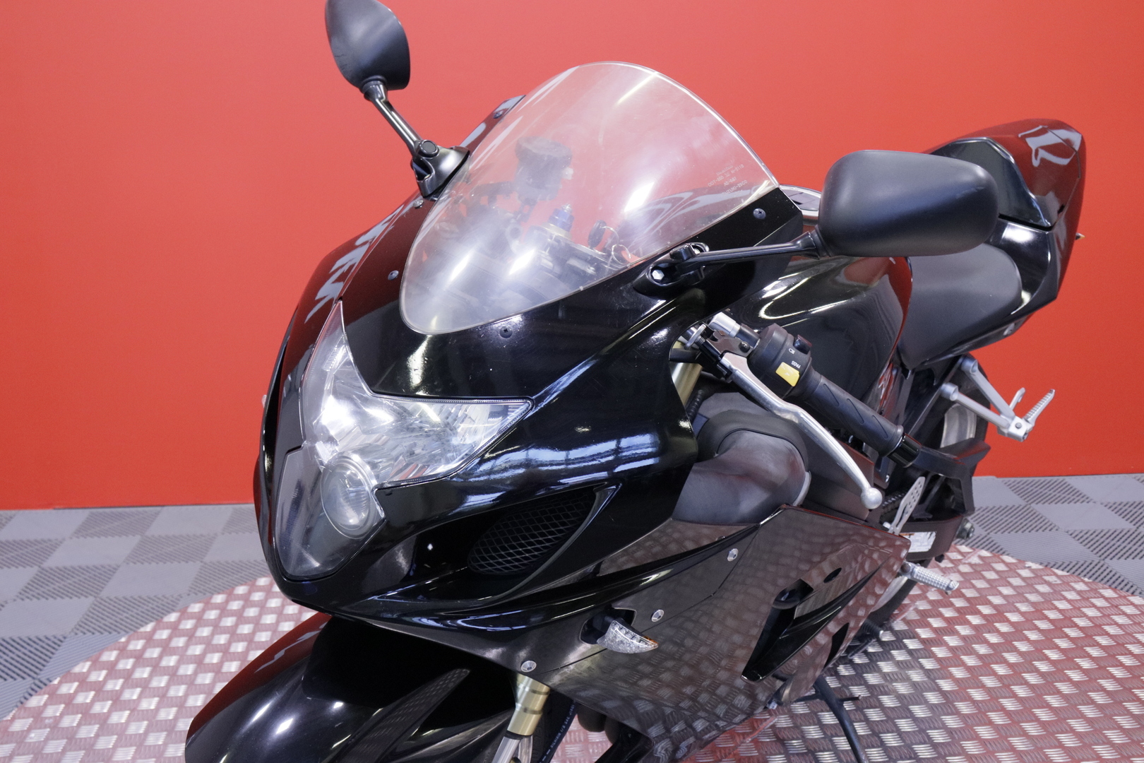 Suzuki - GSX-R - 750 // Huoltokirja / Suomi-pyörä / Yoshimura // - Moottoripyörä