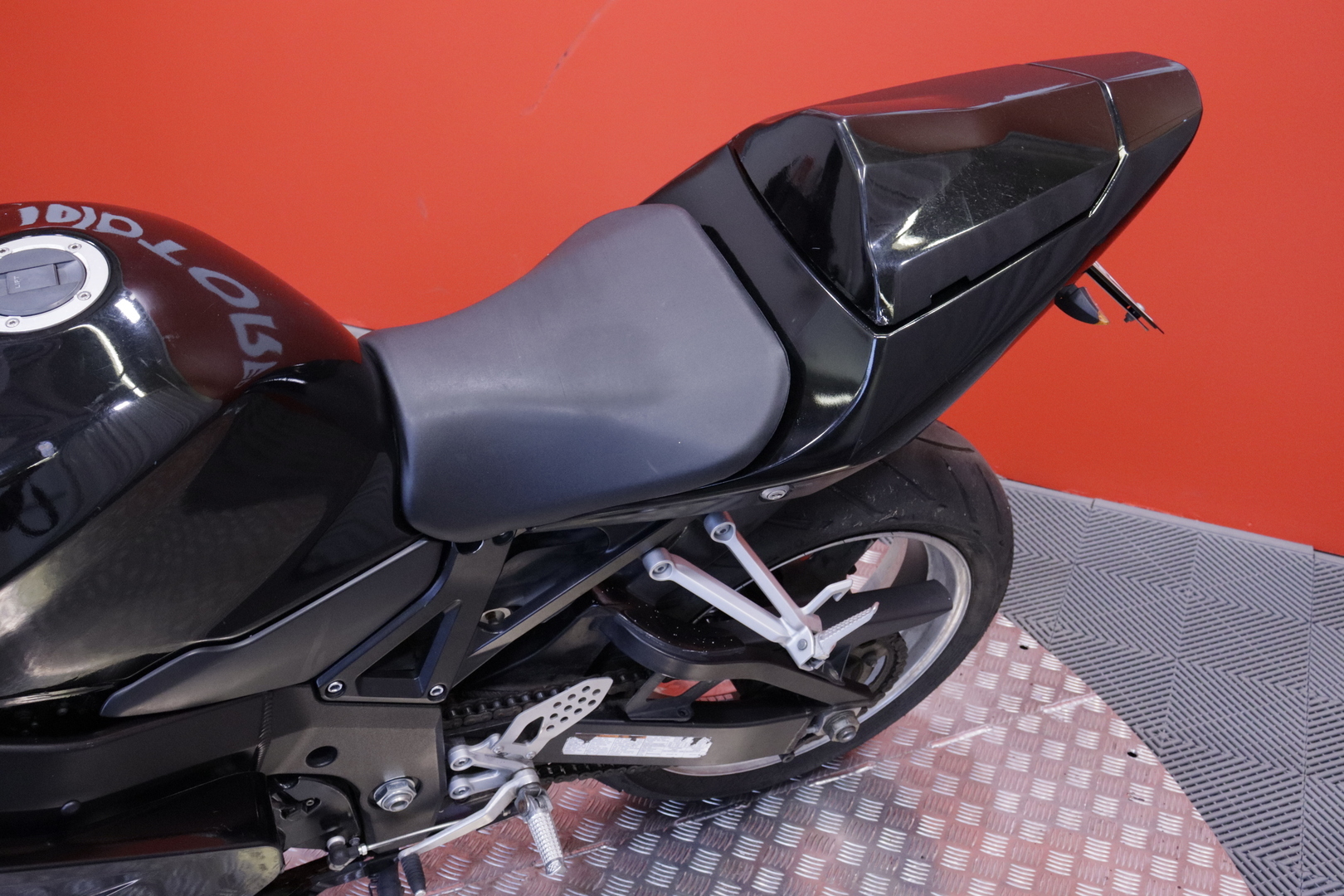 Suzuki - GSX-R - 750 // Huoltokirja / Suomi-pyörä / Yoshimura // - Moottoripyörä