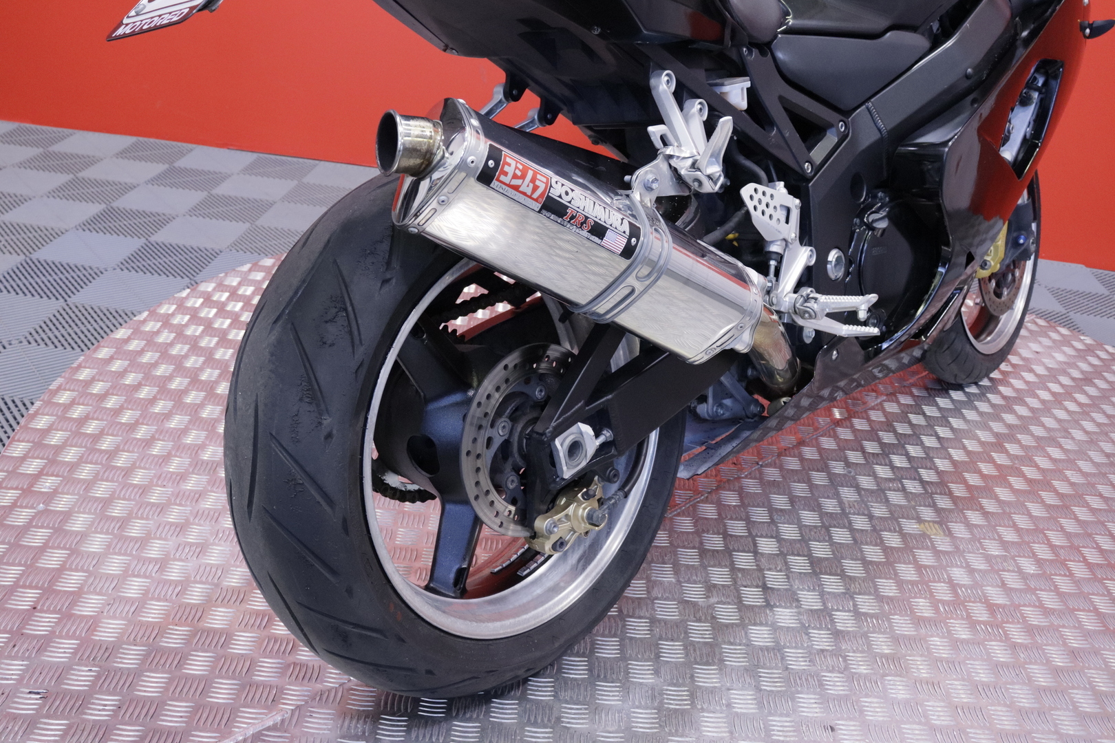 Suzuki - GSX-R - 750 // Huoltokirja / Suomi-pyörä / Yoshimura // - Moottoripyörä