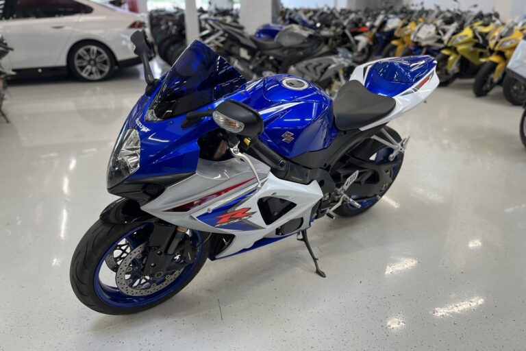 Suzuki - GSX-R - 1000 // Yoshimura / Huoltokirja / K&N / Todellinen helmi! / - Moottoripyörä