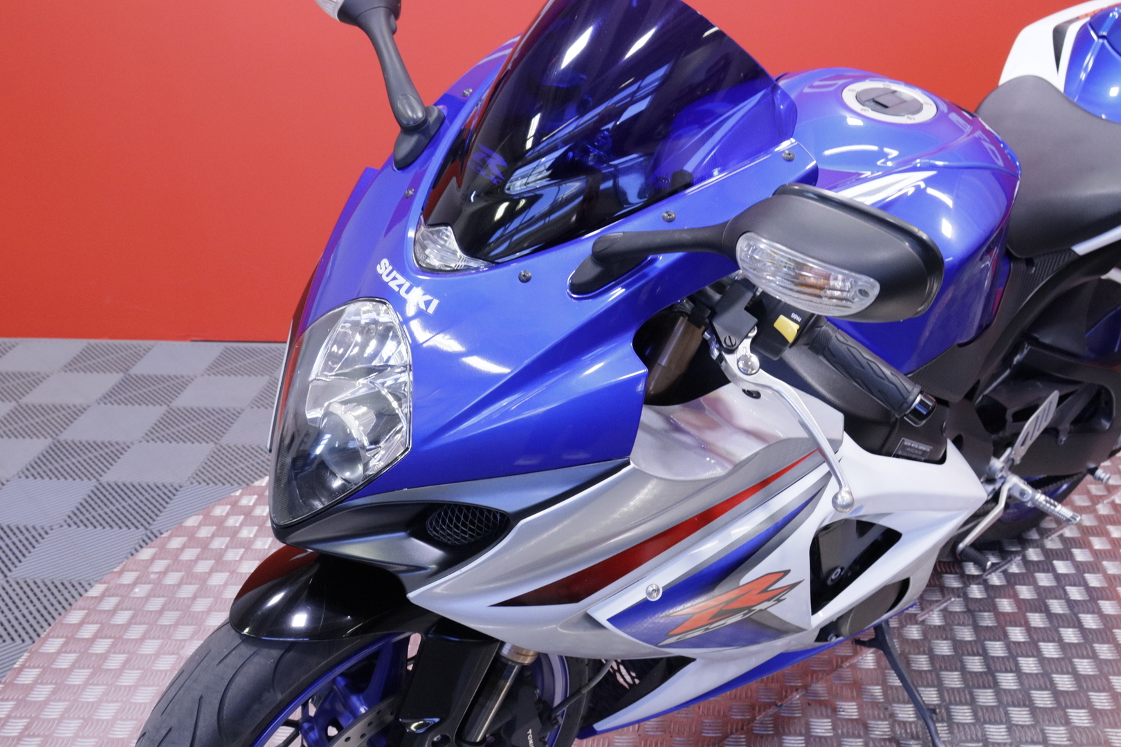 Suzuki - GSX-R - 1000 // Suomi-pyörä / Yoshimura / Huoltokirja / K&N / Todellinen helmi! / - Moottoripyörä
