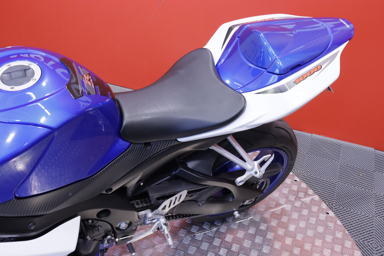 Suzuki - GSX-R - 1000 // Suomi-pyörä / Yoshimura / Huoltokirja / K&N / Todellinen helmi! / - Moottoripyörä