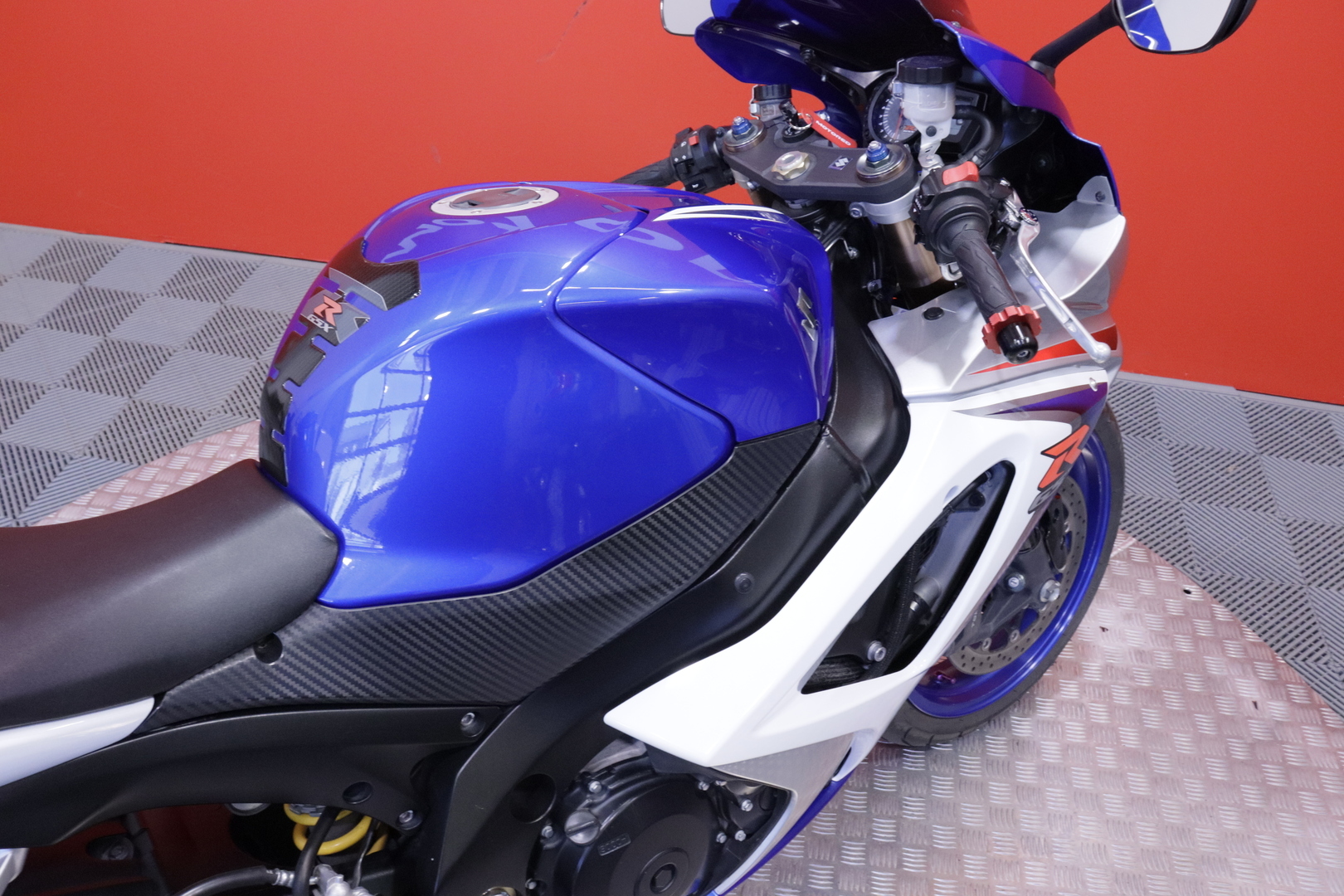 Suzuki - GSX-R - 1000 // Suomi-pyörä / Yoshimura / Huoltokirja / K&N / Todellinen helmi! / - Moottoripyörä
