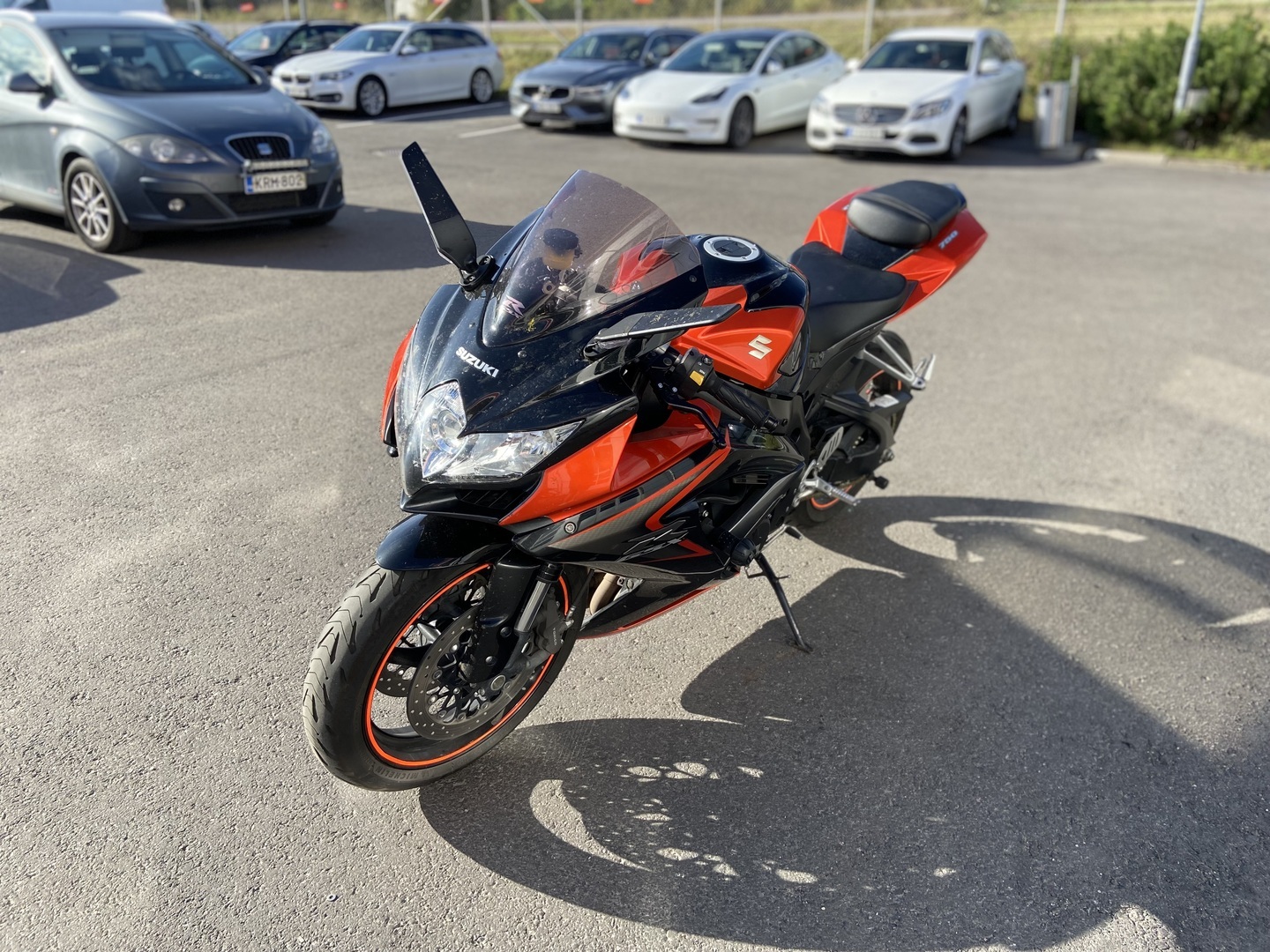 Suzuki - GSX-R - 750 // Suomi-pyörä / Huoltokirja / Akrapovic // - Moottoripyörä