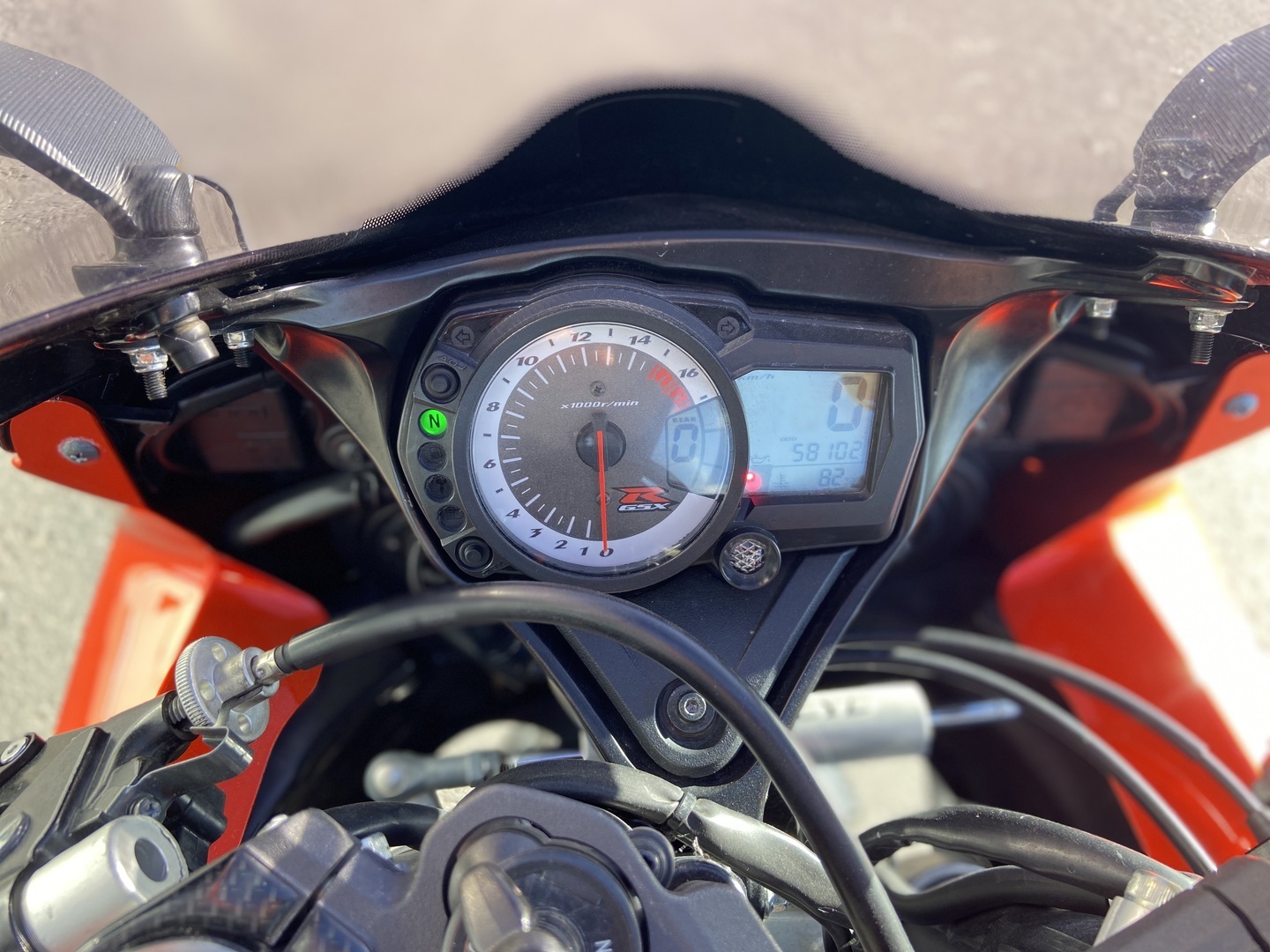 Suzuki - GSX-R - 750 // Suomi-pyörä / Huoltokirja / Akrapovic // - Moottoripyörä