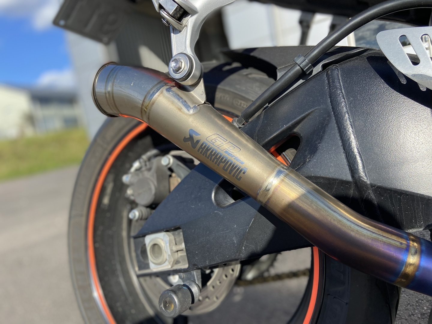 Suzuki - GSX-R - 750 // Suomi-pyörä / Huoltokirja / Akrapovic // - Moottoripyörä