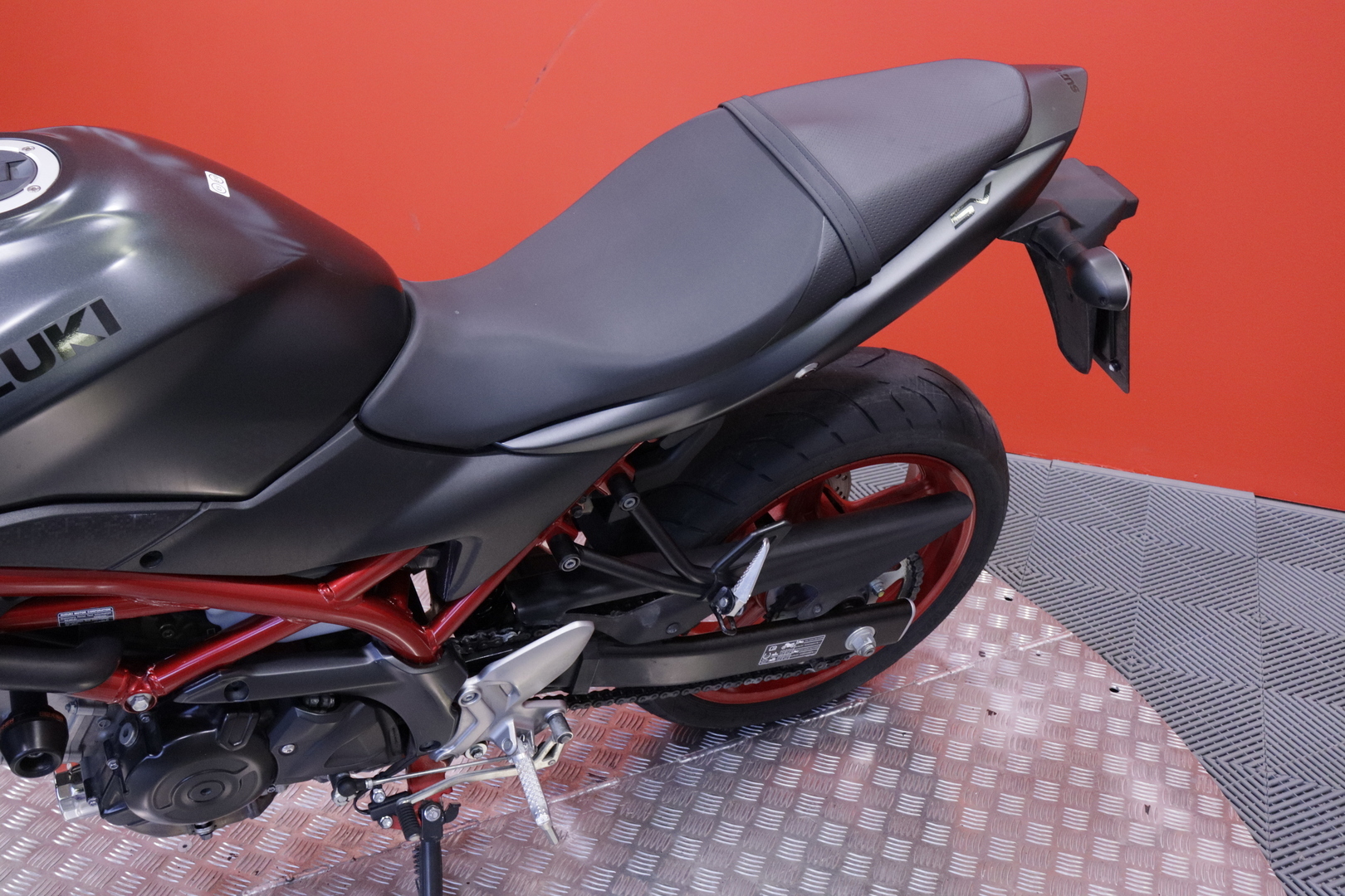 Suzuki - SV - 650 // Suomi-pyörä / ABS / Yoshimura // - Moottoripyörä