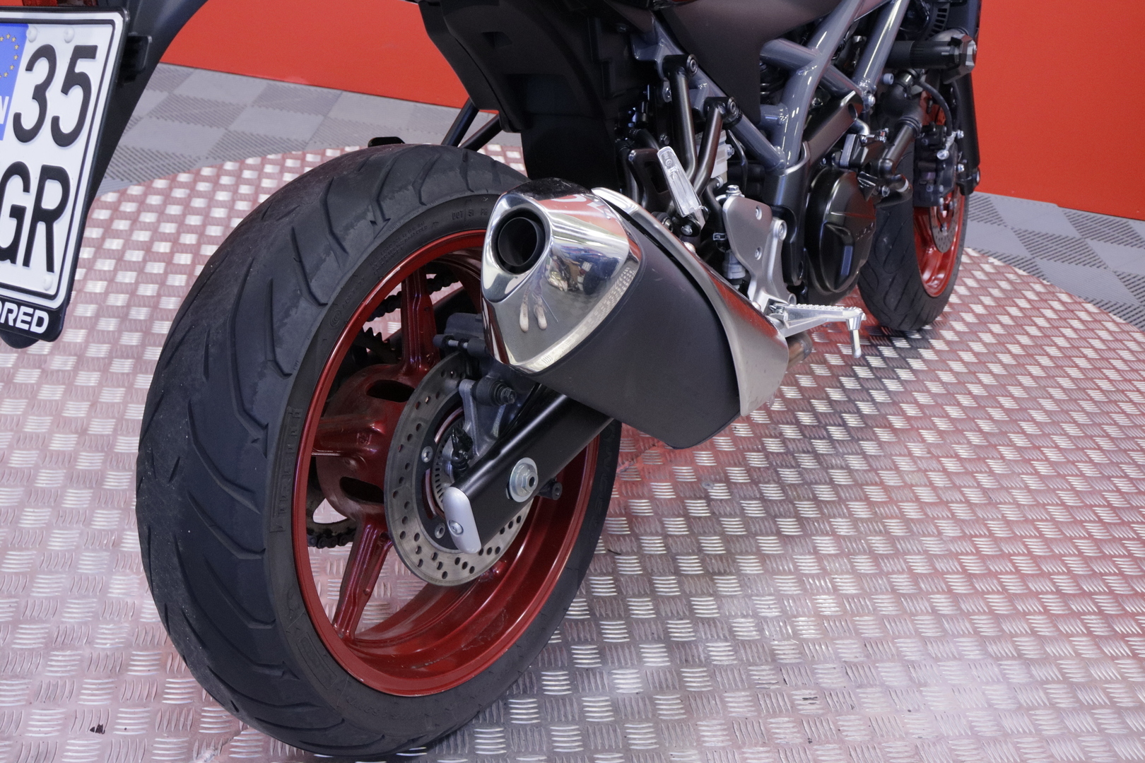 Suzuki - SV - 650 // Huoltokirja / Kaatumatapit / Alkuperäiskuntoinen // - Moottoripyörä