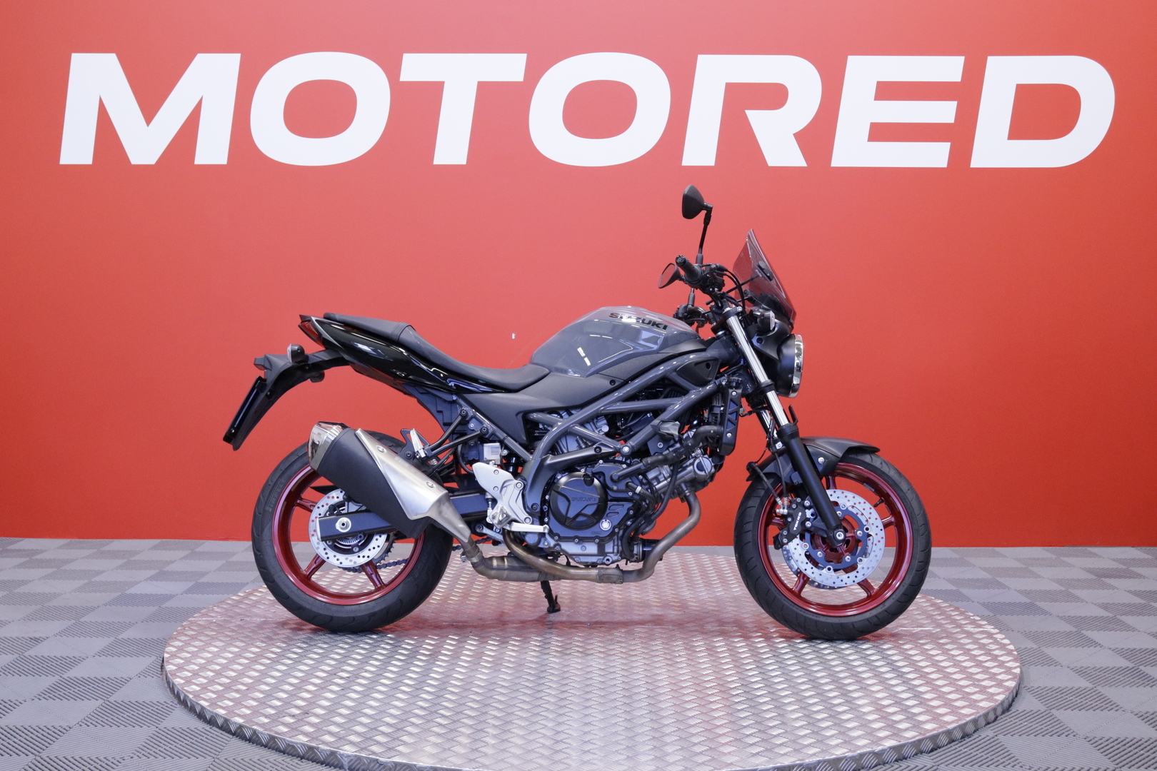 Suzuki - SV - 650 // Huoltokirja / Kaatumatapit / Alkuperäiskuntoinen // - Moottoripyörä