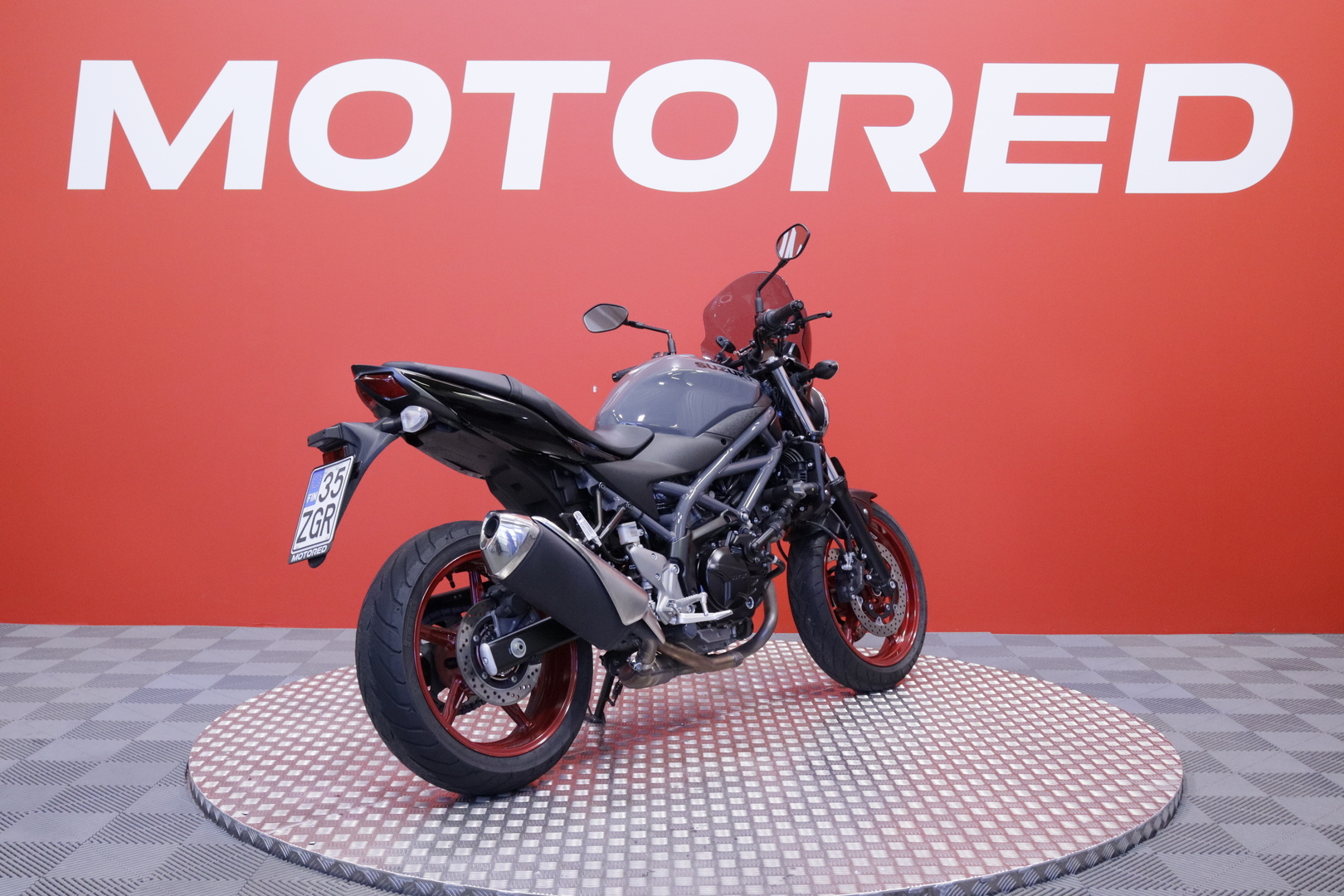 Suzuki - SV - 650 // Huoltokirja / Kaatumatapit / Alkuperäiskuntoinen // - Moottoripyörä