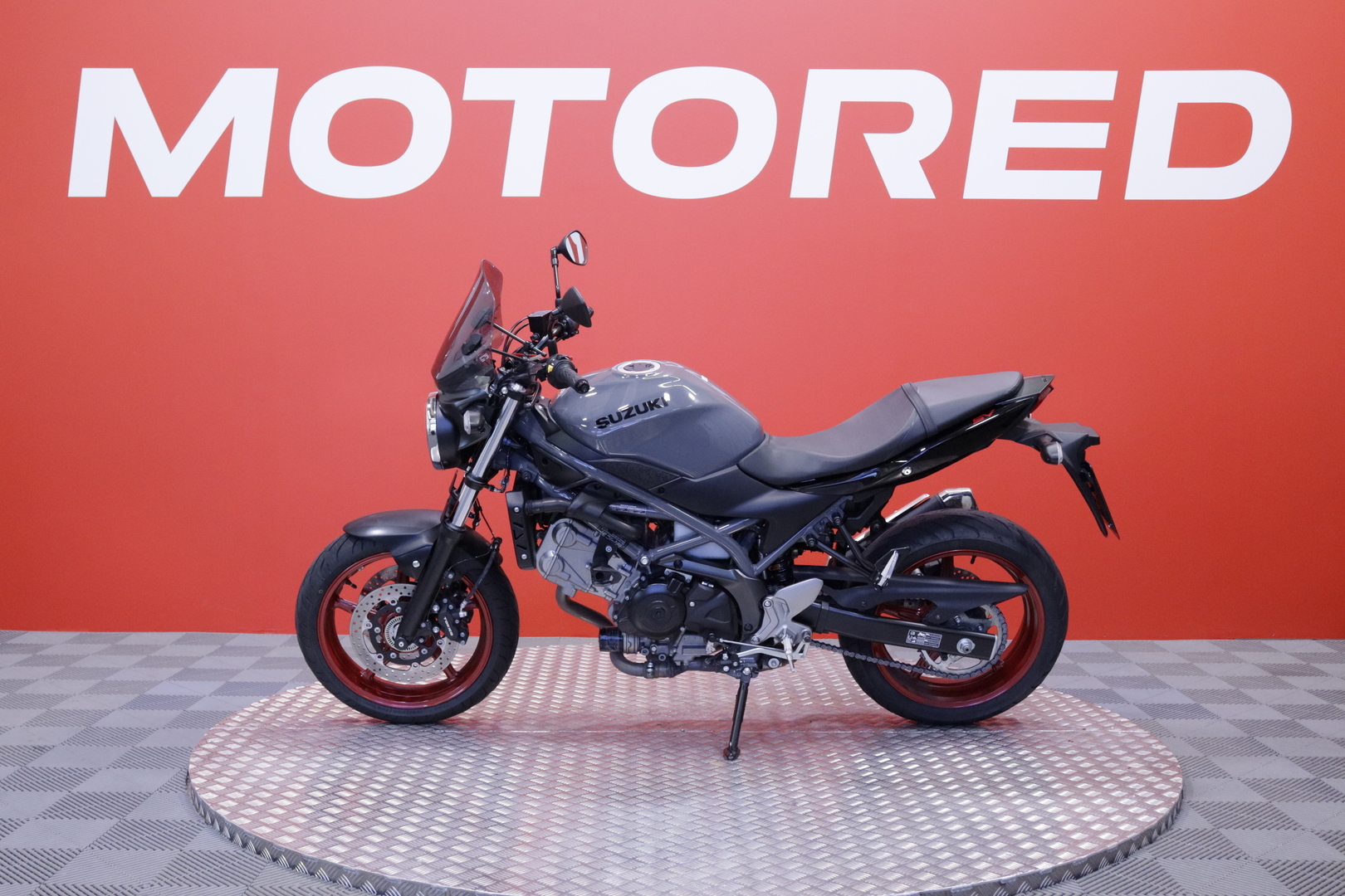 Suzuki - SV - 650 // Huoltokirja / Kaatumatapit / Alkuperäiskuntoinen // - Moottoripyörä